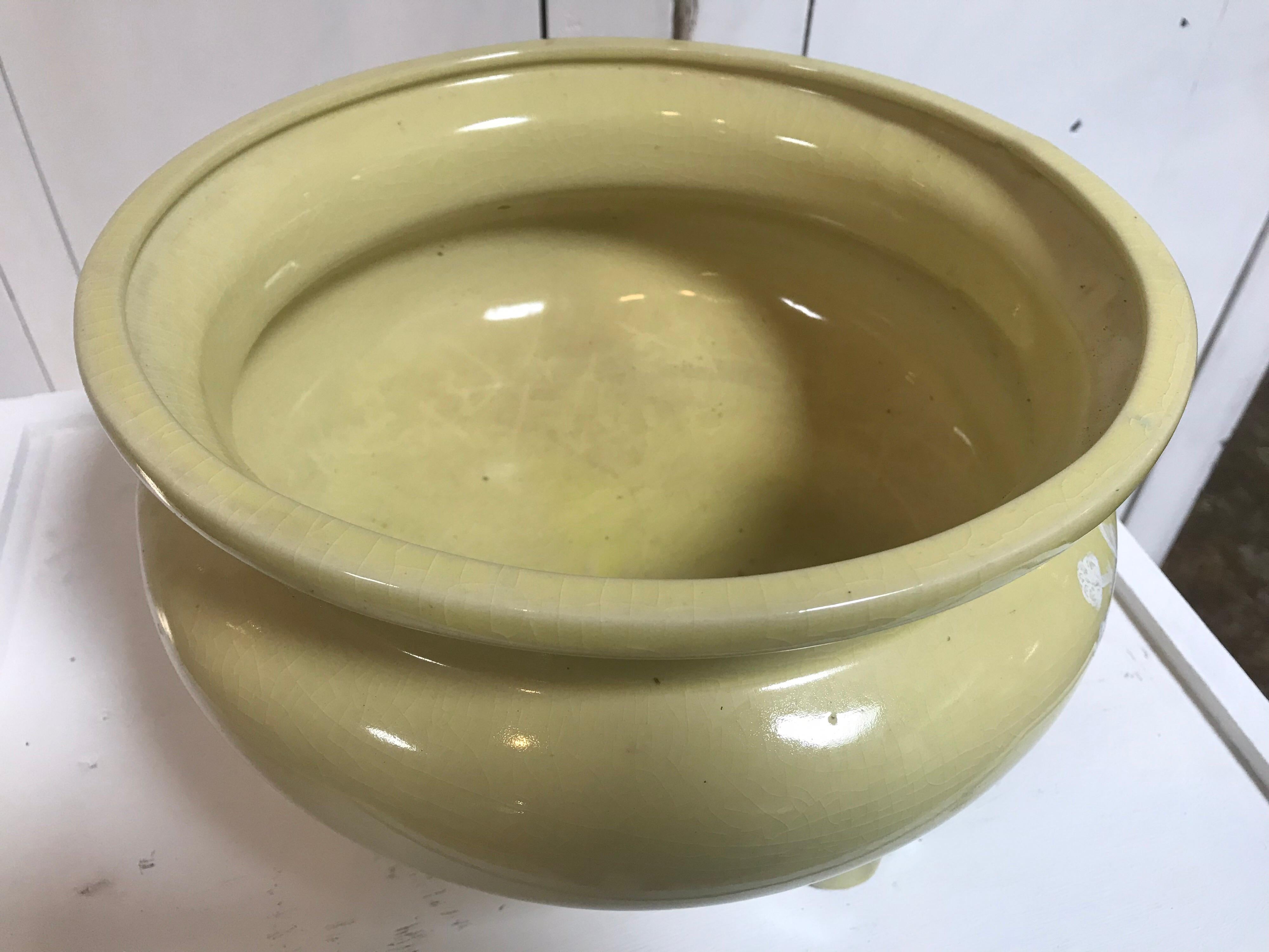 Mid-20th Century Hand Painted Ceramic Muted Chartreuse Chinese Bowl For Sale