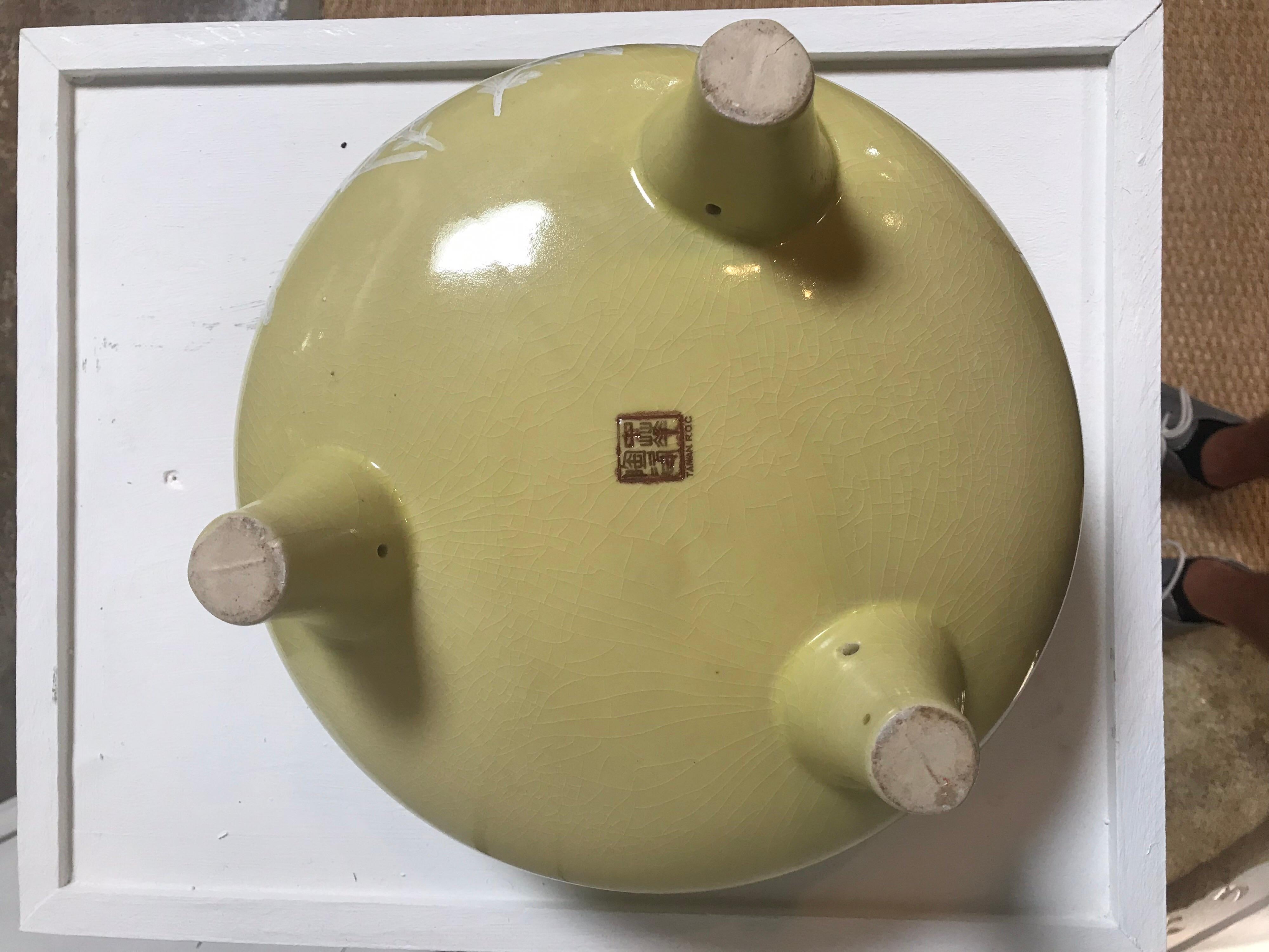 Chinesische handbemalte Keramikschale aus gedämpfter Chartreuse im Angebot 3