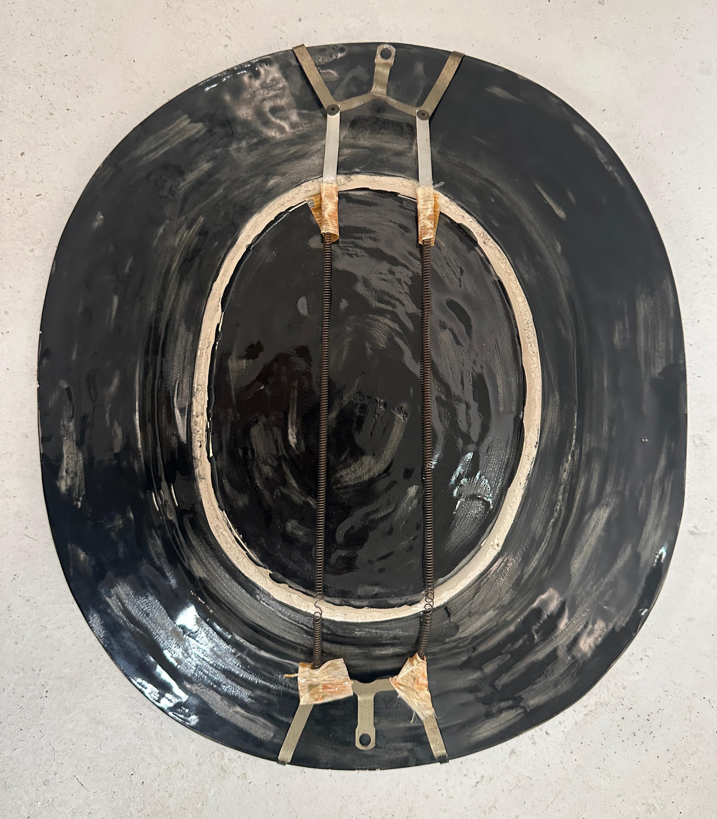 Assiette en céramique peinte à la main Bon état - En vente à Norwalk, CT