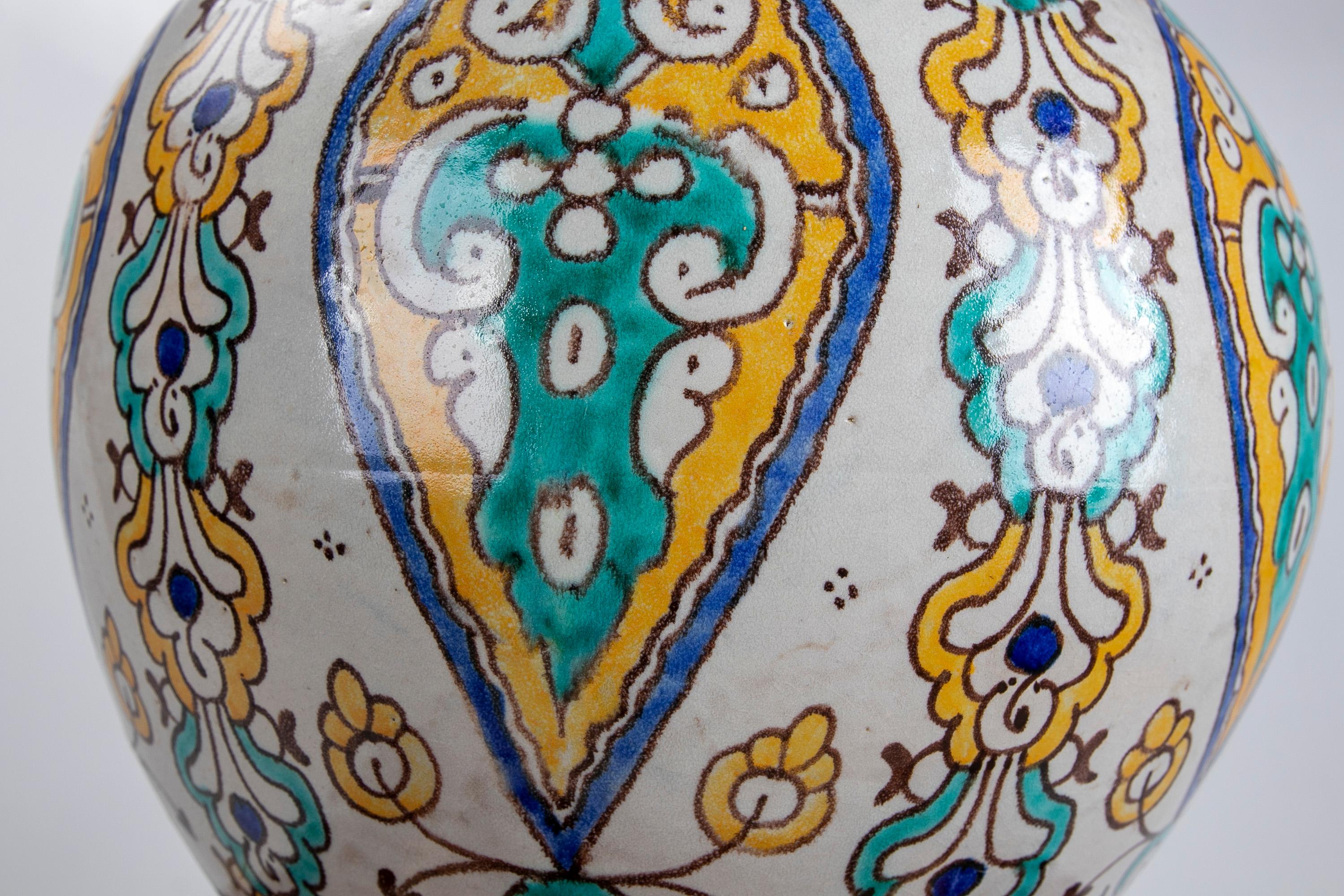 Lampe de table en céramique peinte à la main avec décorations en métal  en vente 8