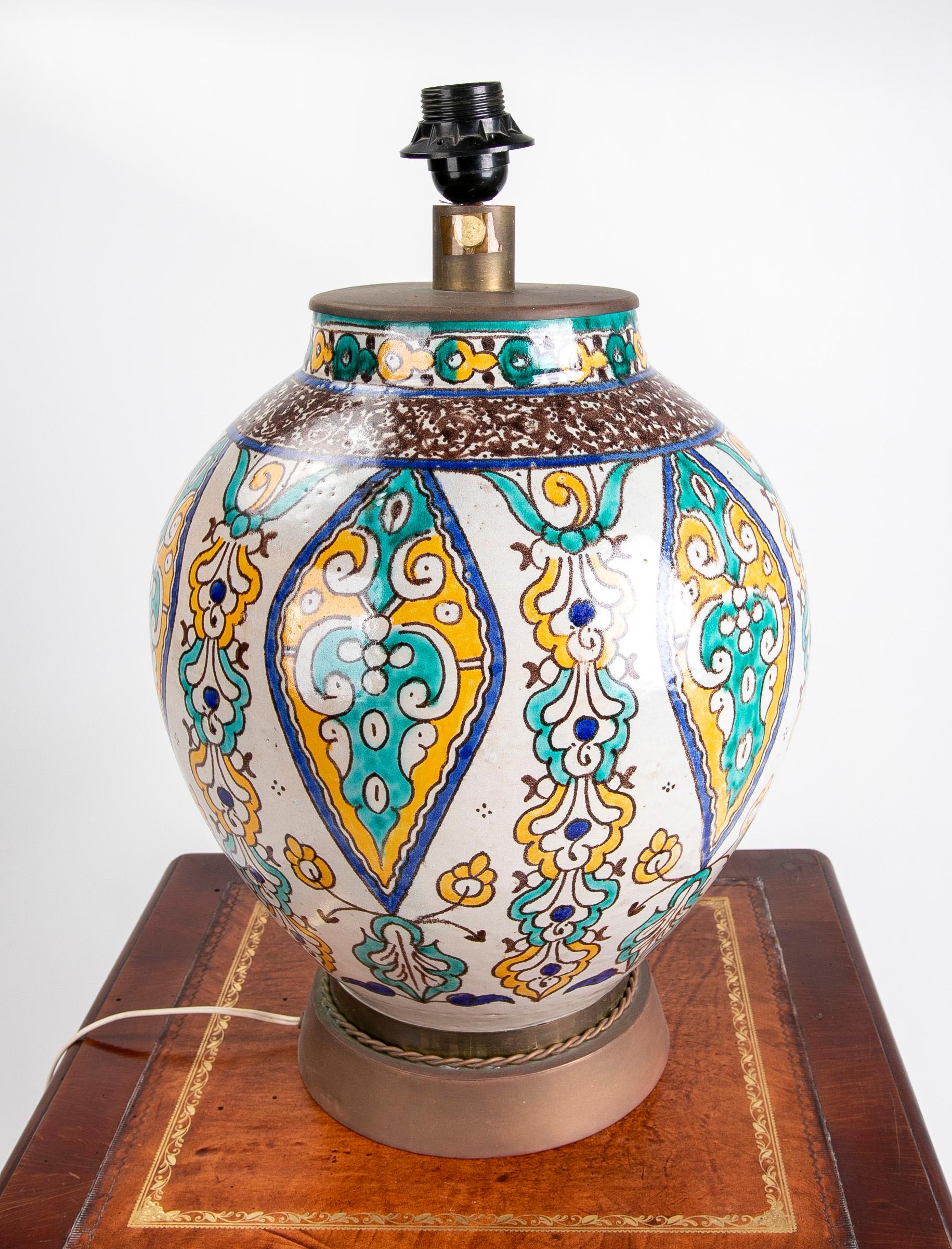 Céramique Lampe de table en céramique peinte à la main avec décorations en métal  en vente