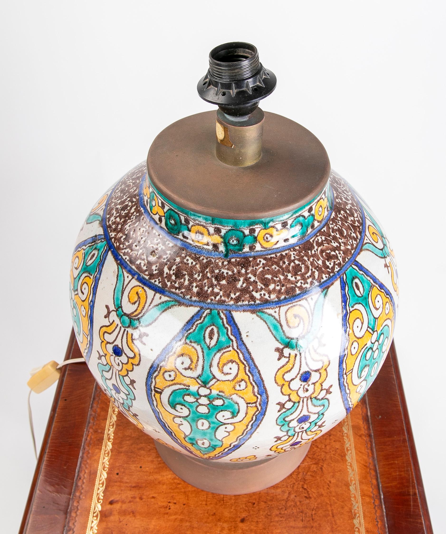 Hand-Painted Ceramic Table Lamp with Metal Decorations For Sale 2