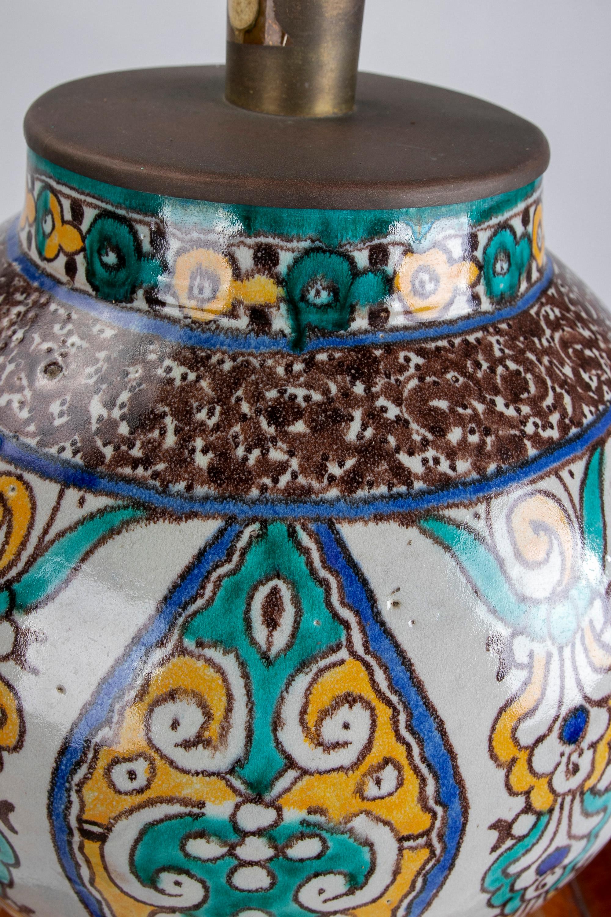 Lampe de table en céramique peinte à la main avec décorations en métal  en vente 3