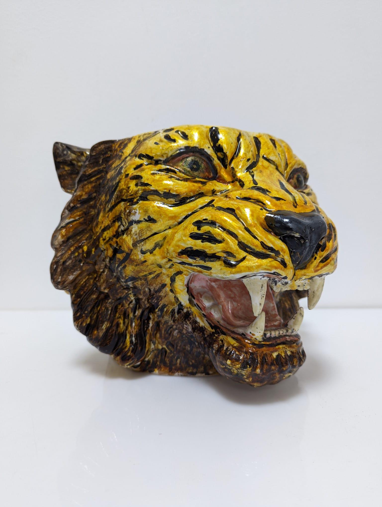 Impressive hand-painted tiger head made of ceramic with an upper hole as a sculpture flowerpot, stamped on the base Italy.