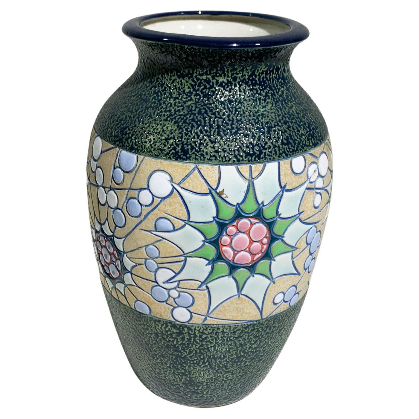 Handbemalte Keramikvase mit Blumenmotiv/Texturierte Oberfläche, signiert,  Ungefähr 1930er Jahre