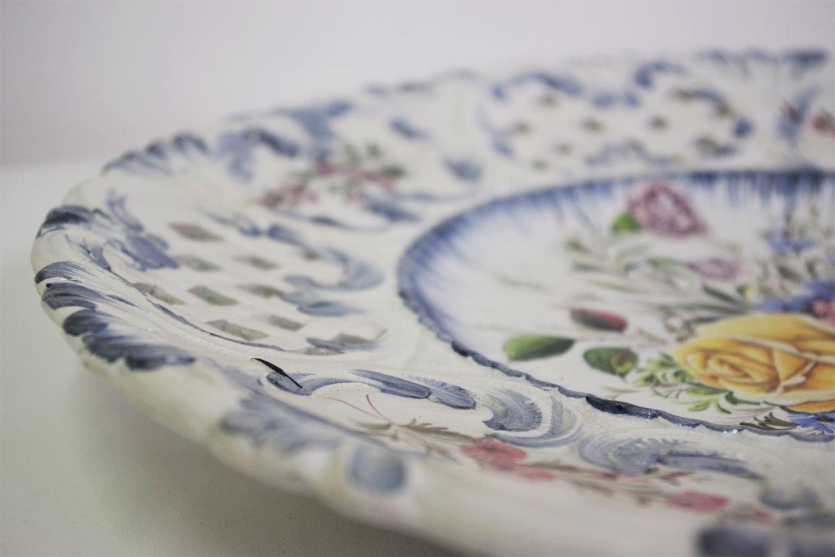 Late 20th Century Hand-Painted Ceramic Wall Plate with Floral Motif – Bassano, Italy, 1970s in vendita