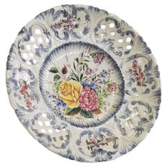 Assiette murale en céramique peinte à la main avec motif floral - Bassano, Italie, années 1970
