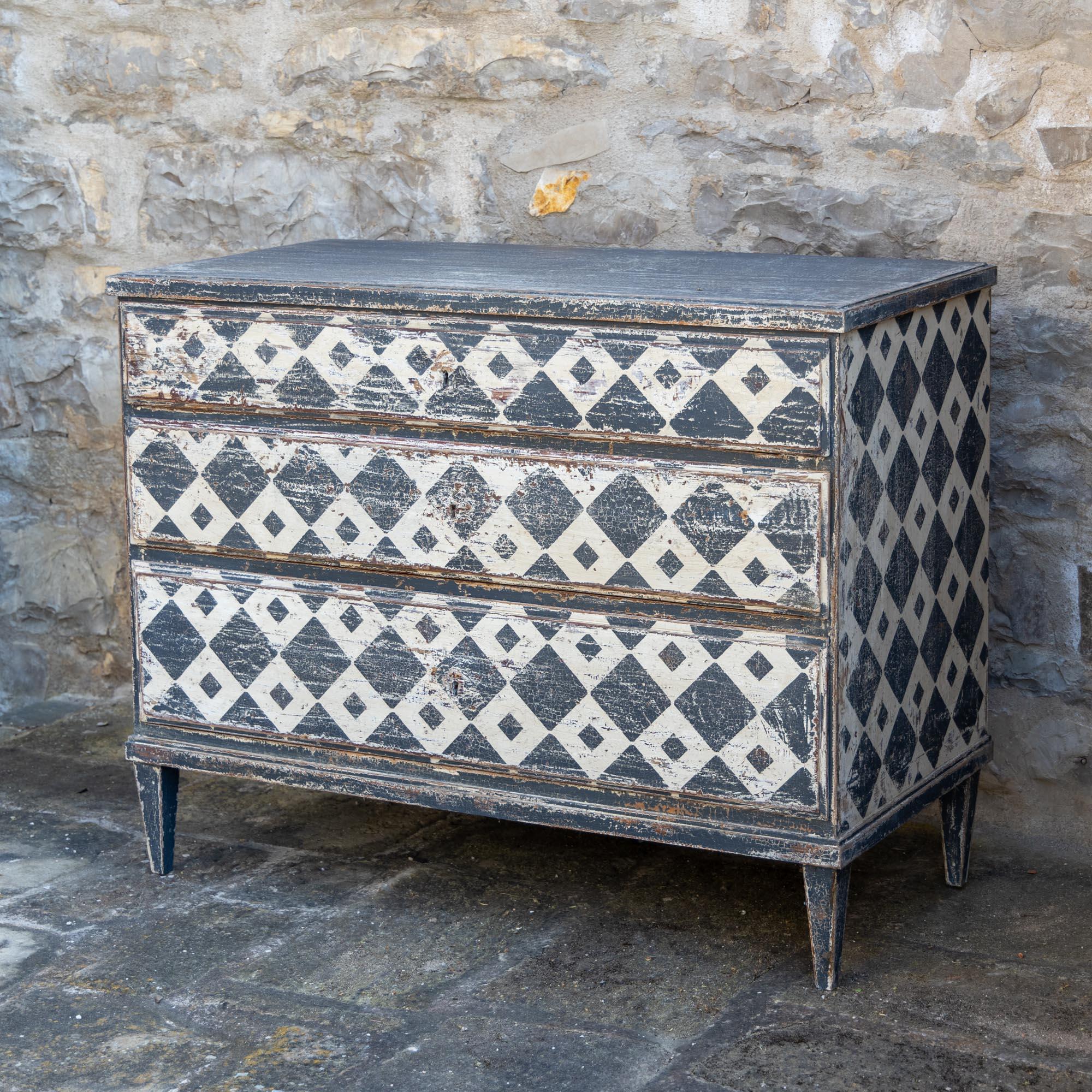 Hand Painted Chest of Drawers with Harlequin Pattern, 19th Century In Good Condition In Greding, DE
