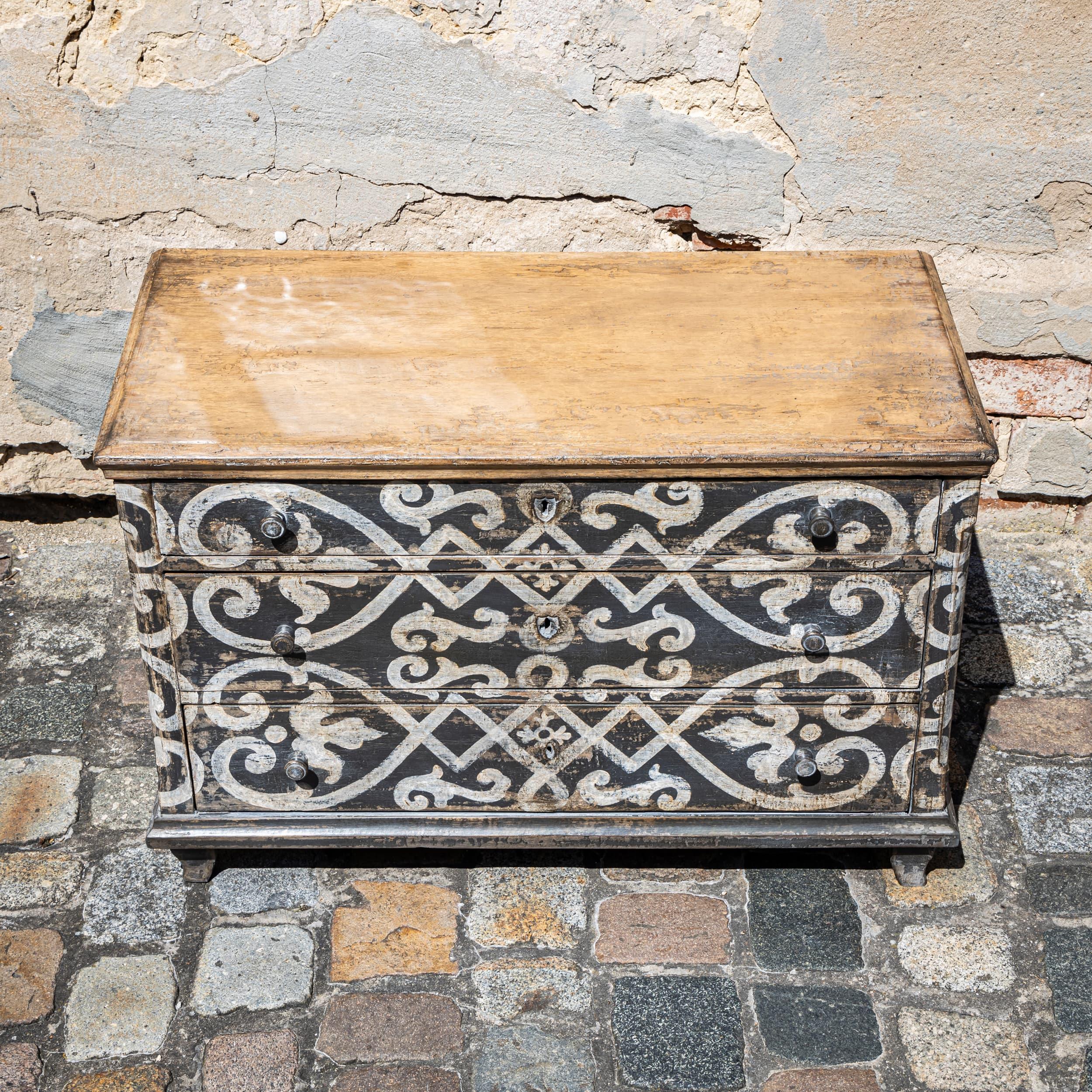 French Provincial Hand-Painted Chest of Drawers with Heart Motif, 19th Century For Sale