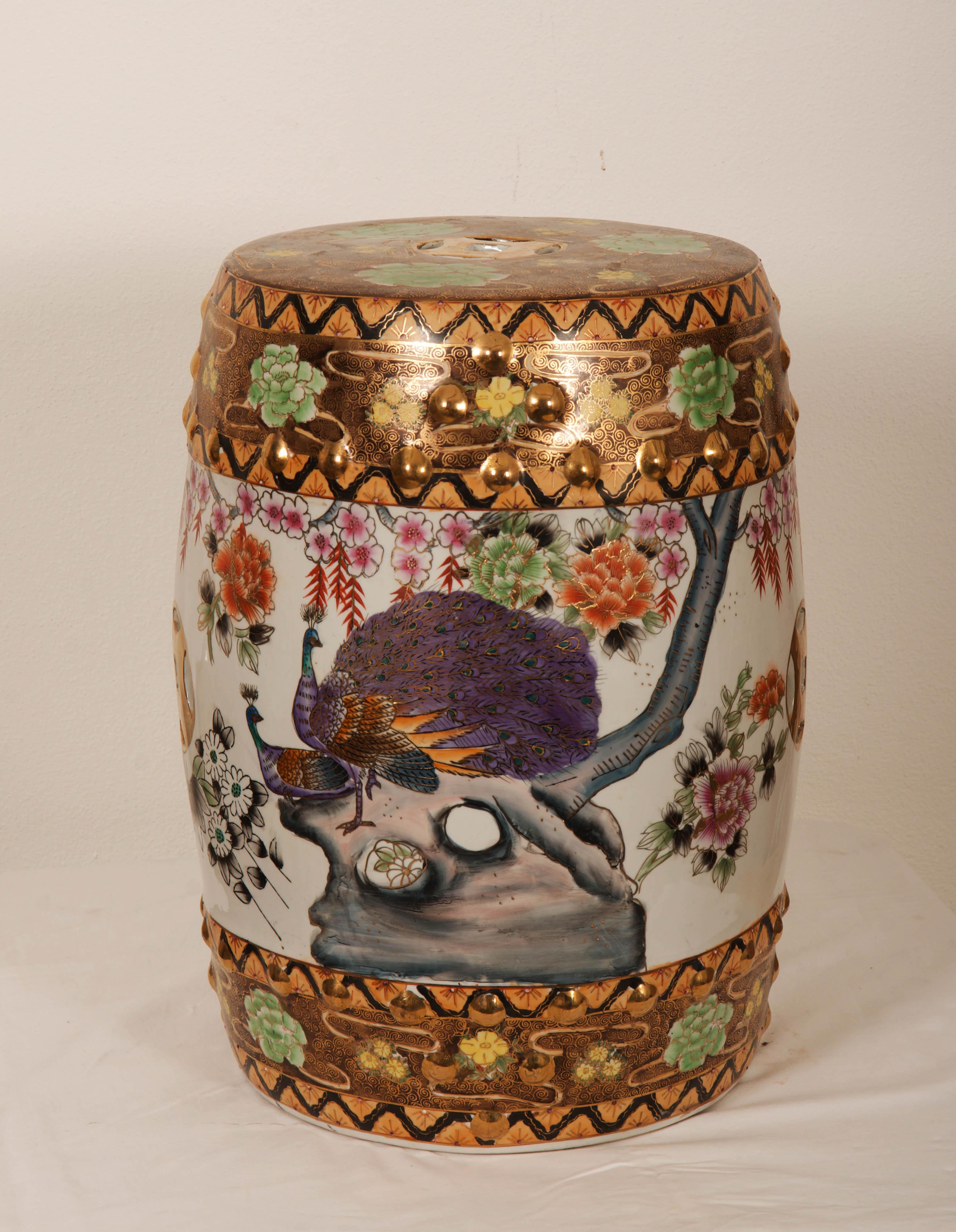 Hand Painted Chinese Ceramic Garden Stool In Good Condition For Sale In Vienna, AT