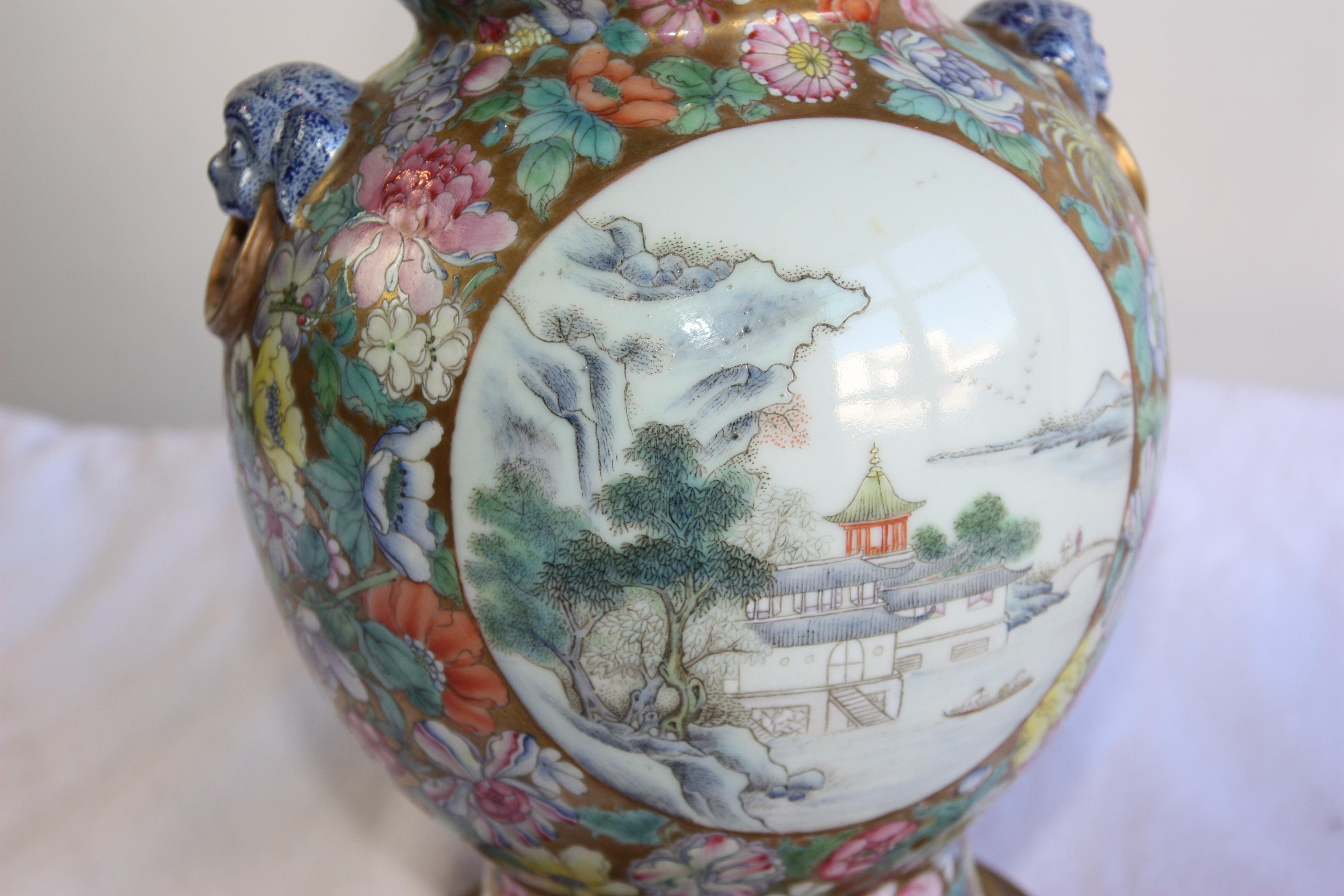 Chinese Export Hand Painted Chinese Double-Gourd Lamp with Ornamental Finial
