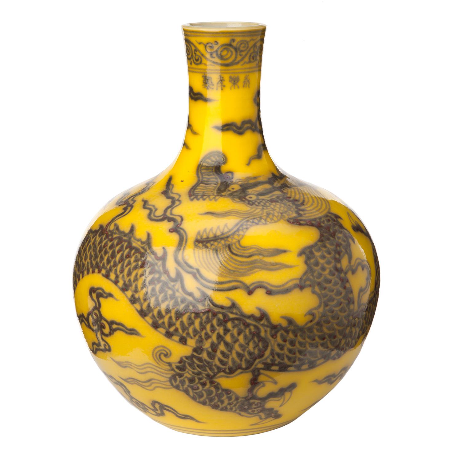 Vernissé Vase en forme de dragon chinois peint à la main en vente