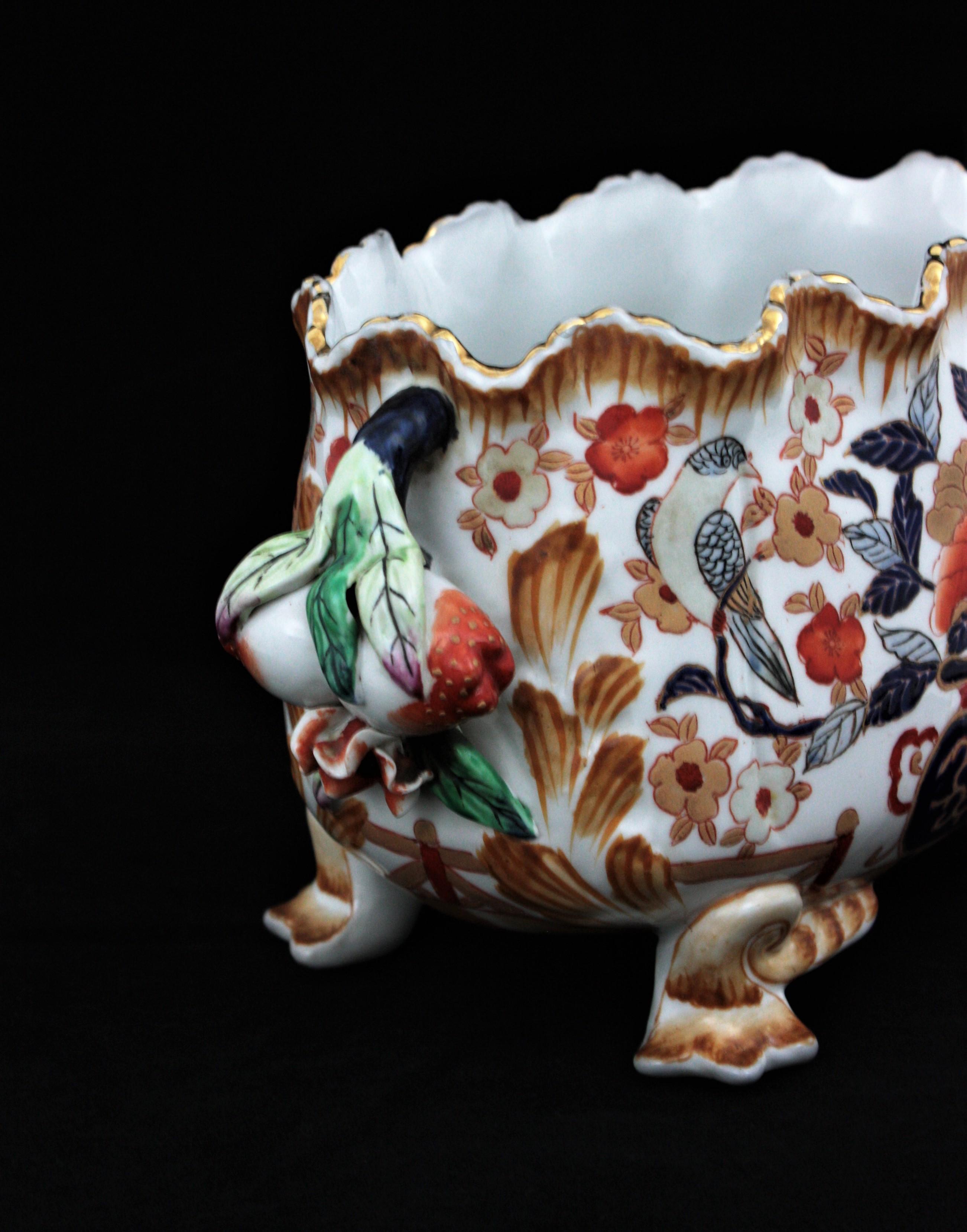 20ième siècle Bol de centre de table sur pied en porcelaine chinoise multicolore, années 1950 en vente