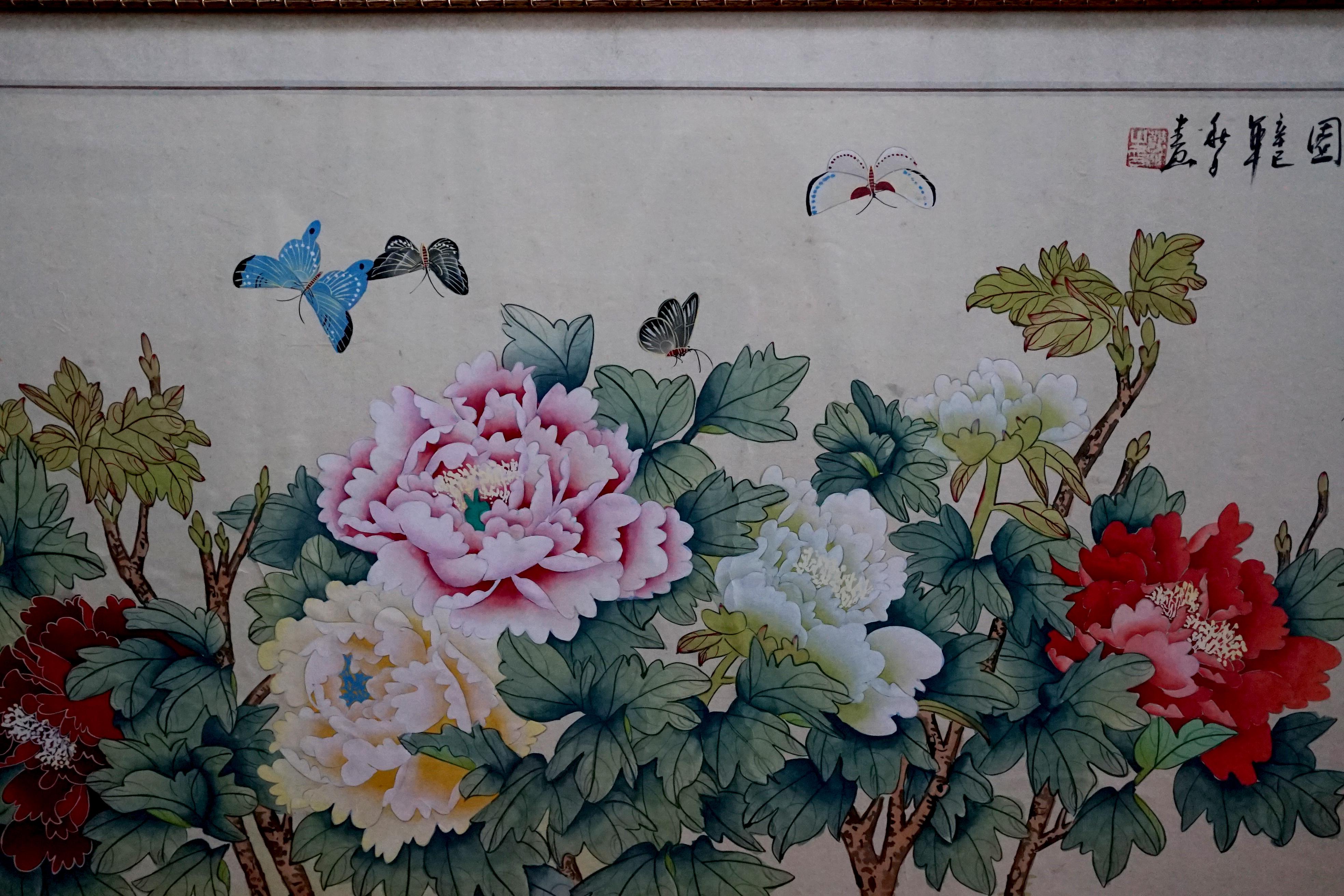 Handgemalte chinesische Aquarell-Gouache-Pfingstrosen mit Schmetterlingen, umwerfend 1950er Jahre (Chinesischer Export) im Angebot