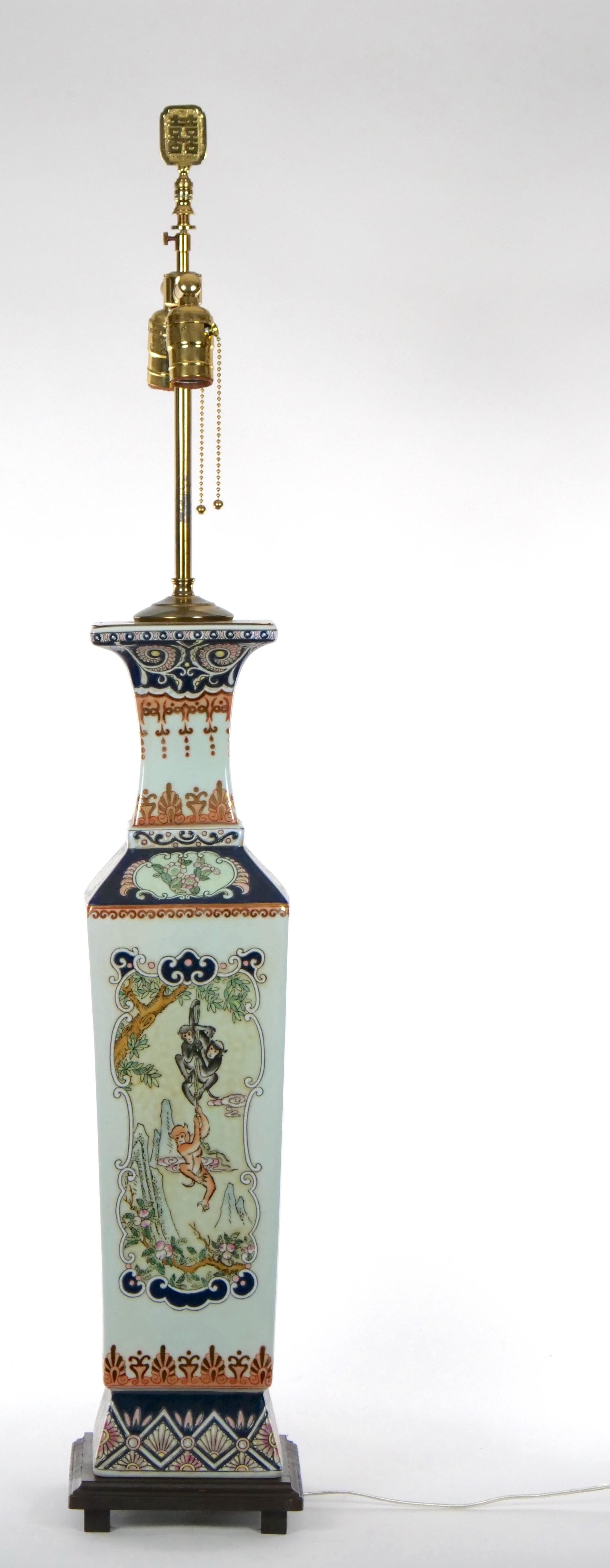 Hand Painted Chinoiserie Scene Porcelain Pair Table Lamp For Sale 8