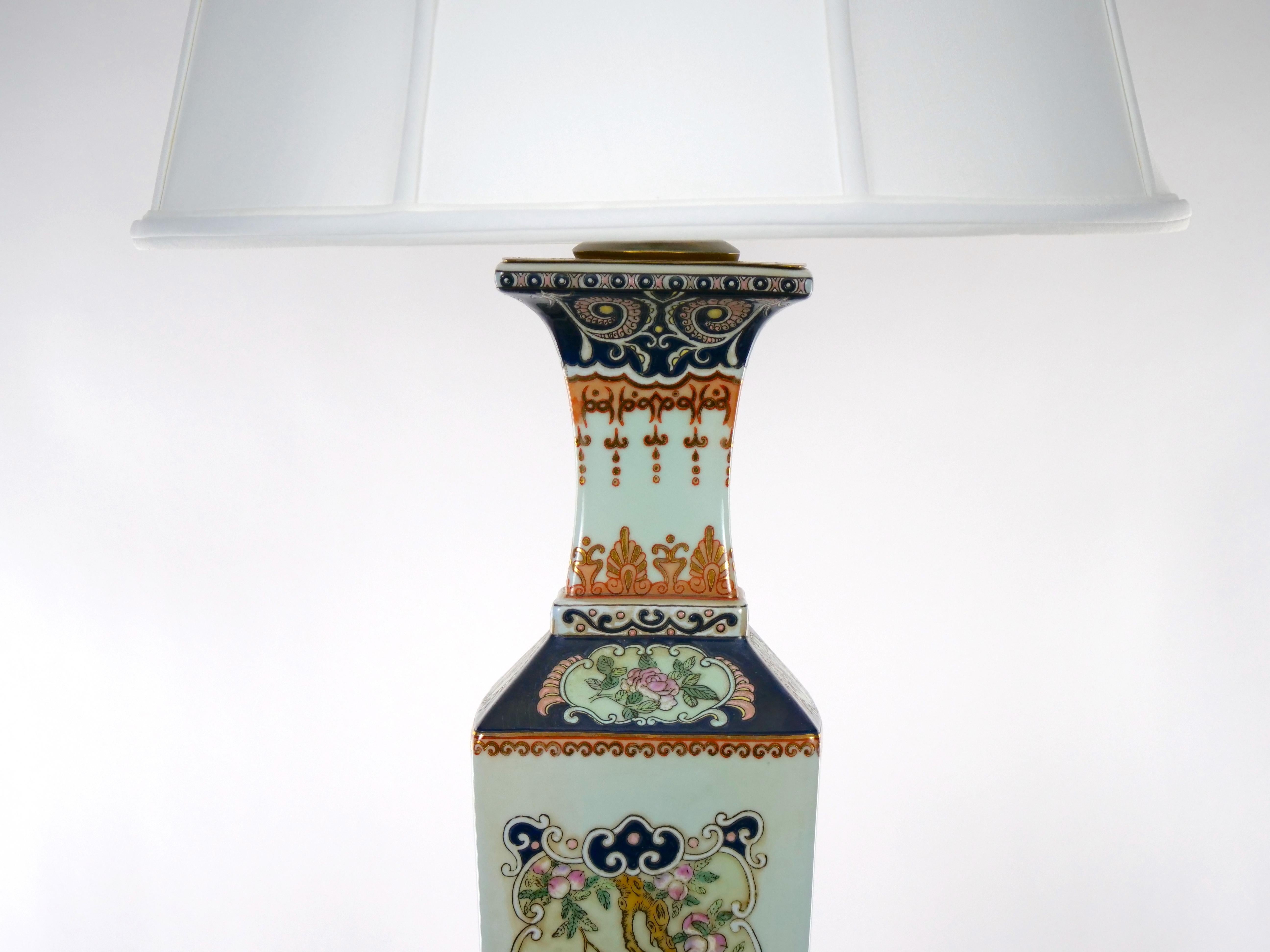 Hand Painted Chinoiserie Scene Porcelain Pair Table Lamp For Sale 3