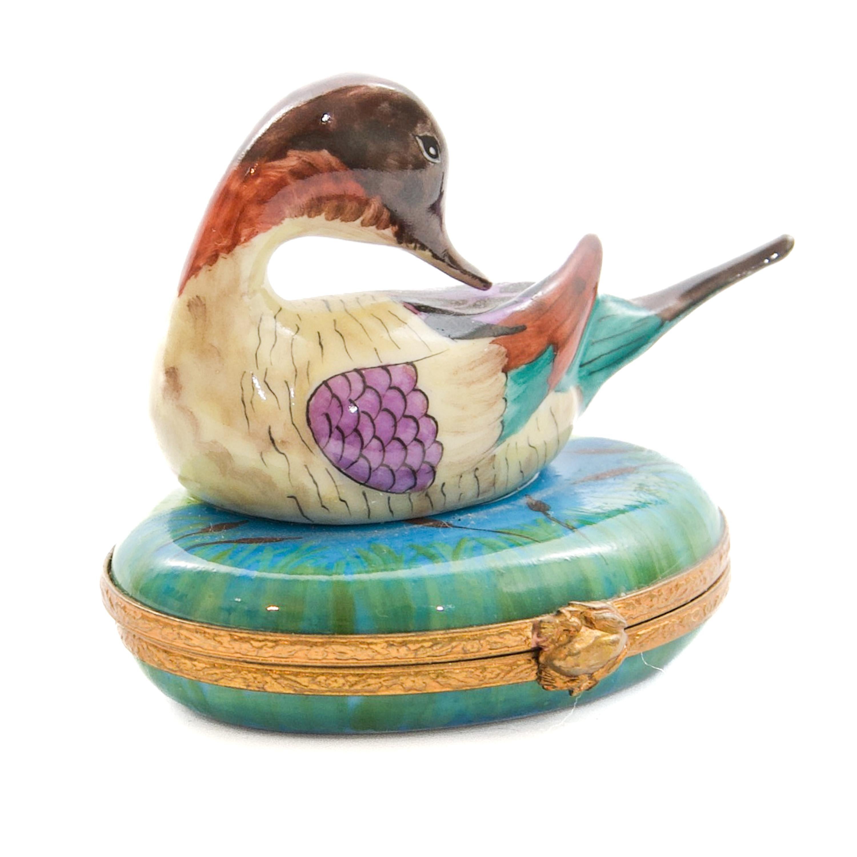 Boîte de Limoges en porcelaine française colorée peinte à la main Unisexe en vente