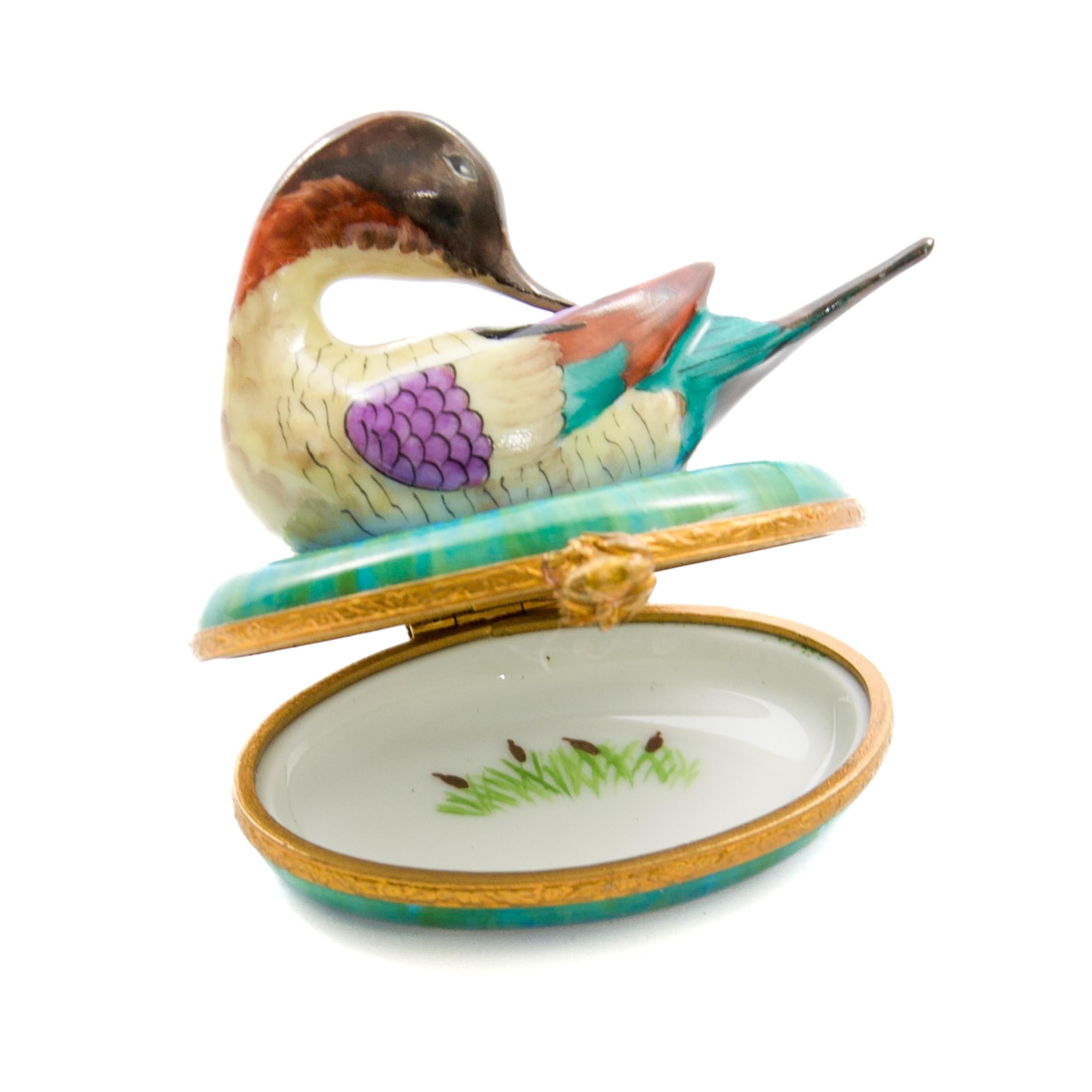 Boîte de Limoges en porcelaine française colorée peinte à la main en vente 3