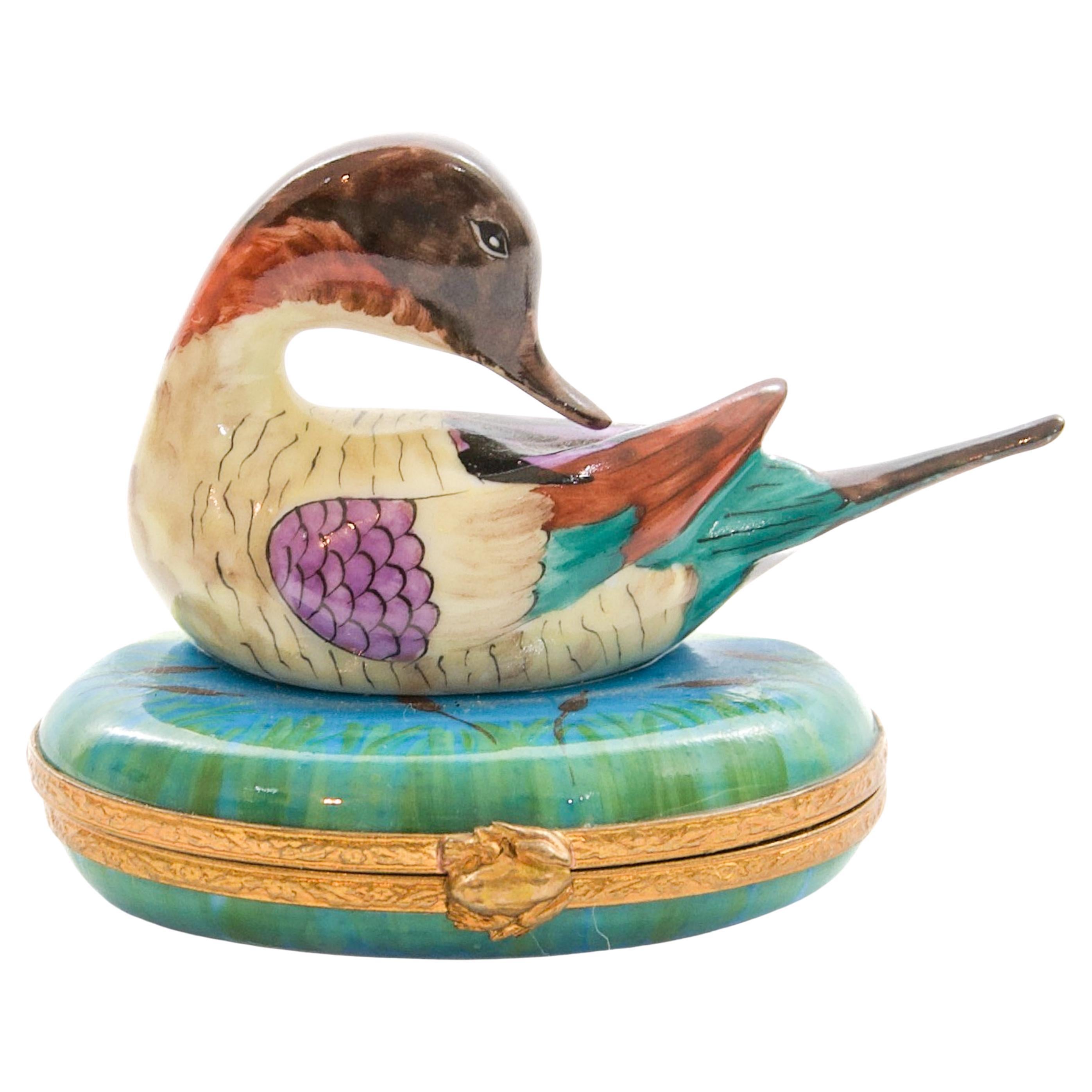 Boîte de Limoges en porcelaine française colorée peinte à la main en vente