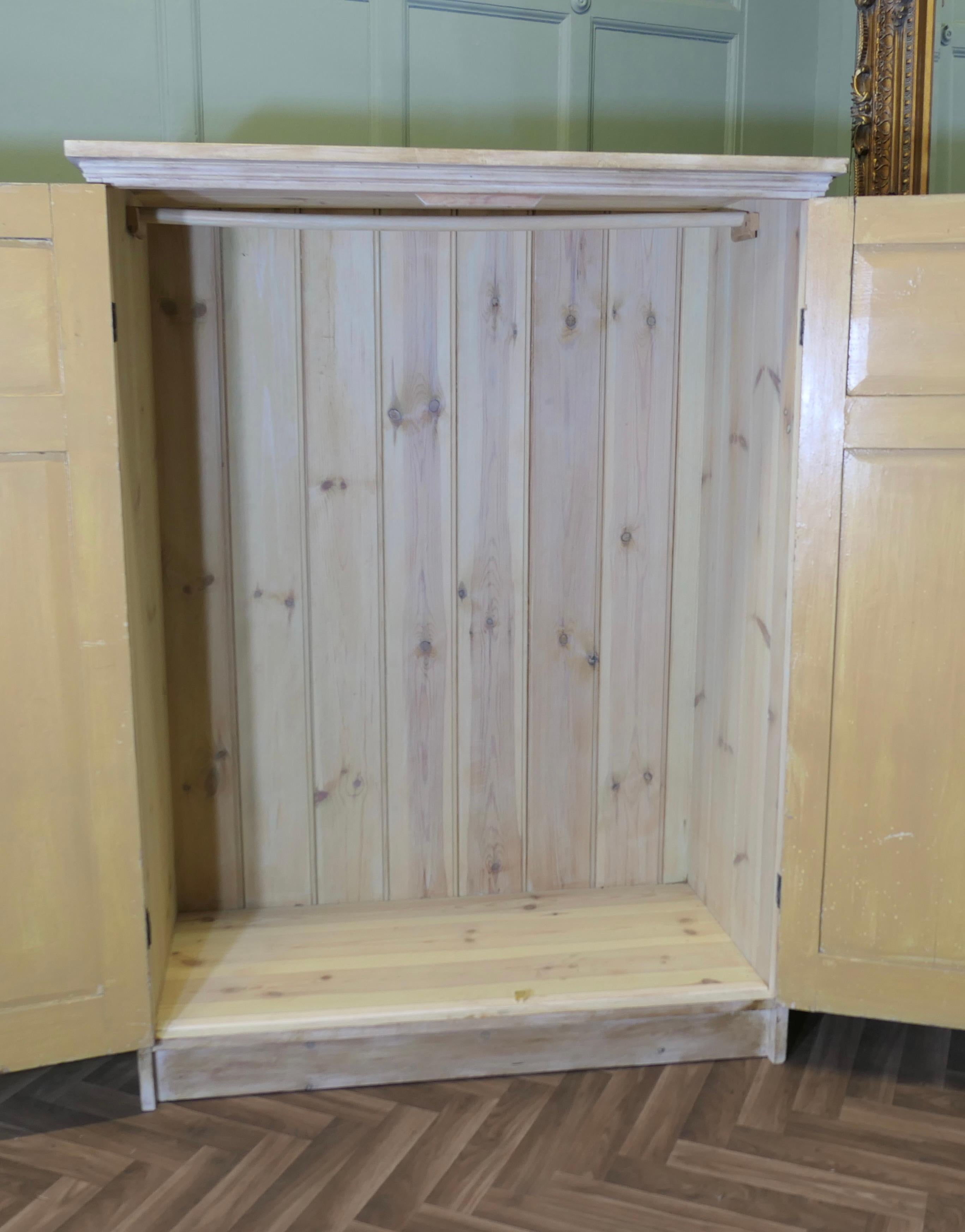 Handgemalter Schrank, 4 Ölgemälde mit Meeresmotiven (Farbe) im Angebot