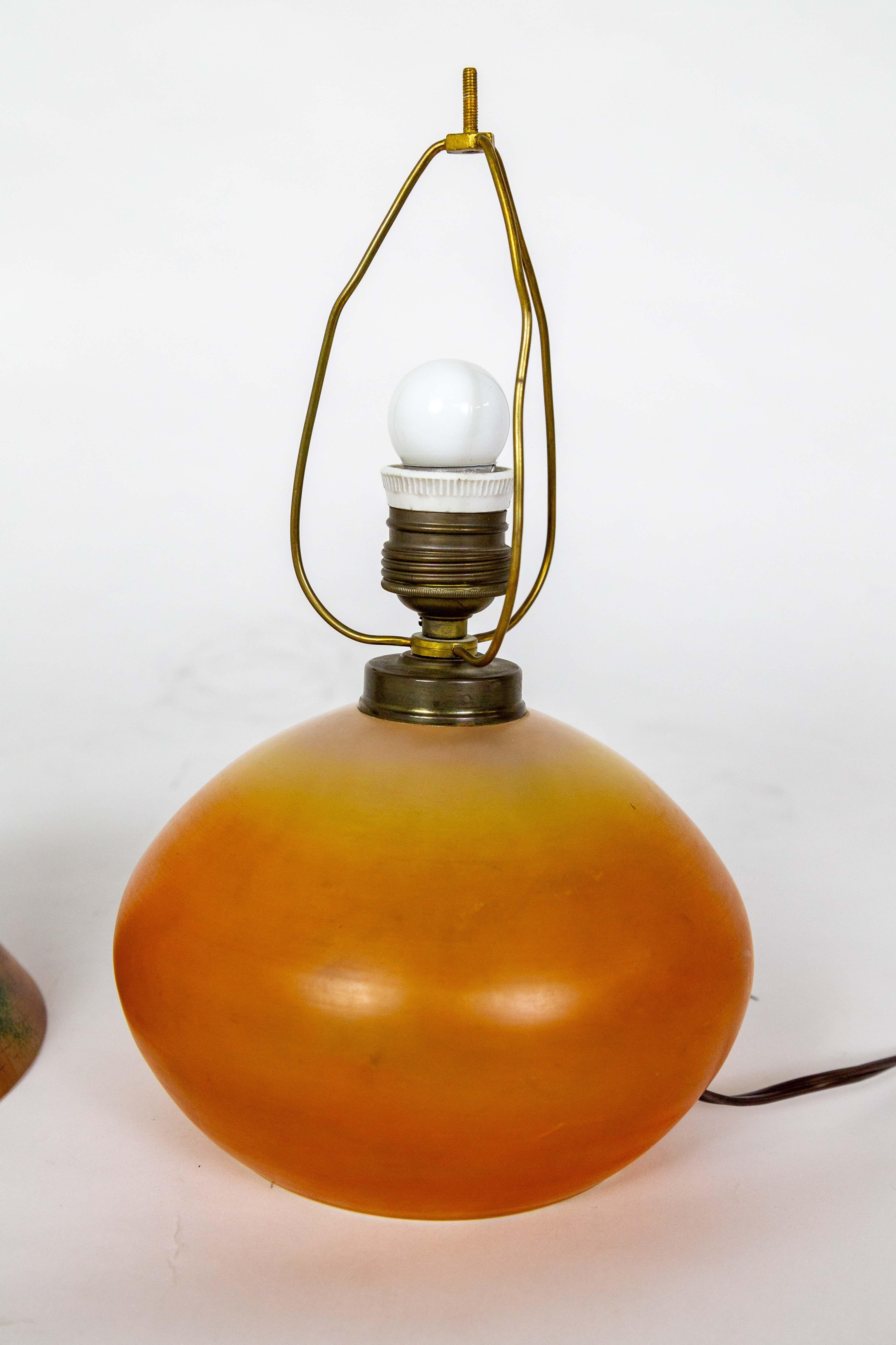 Handbemalte tschechoslowakische Glaskunst-Lampe aus Tschechoslowakei im Angebot 5