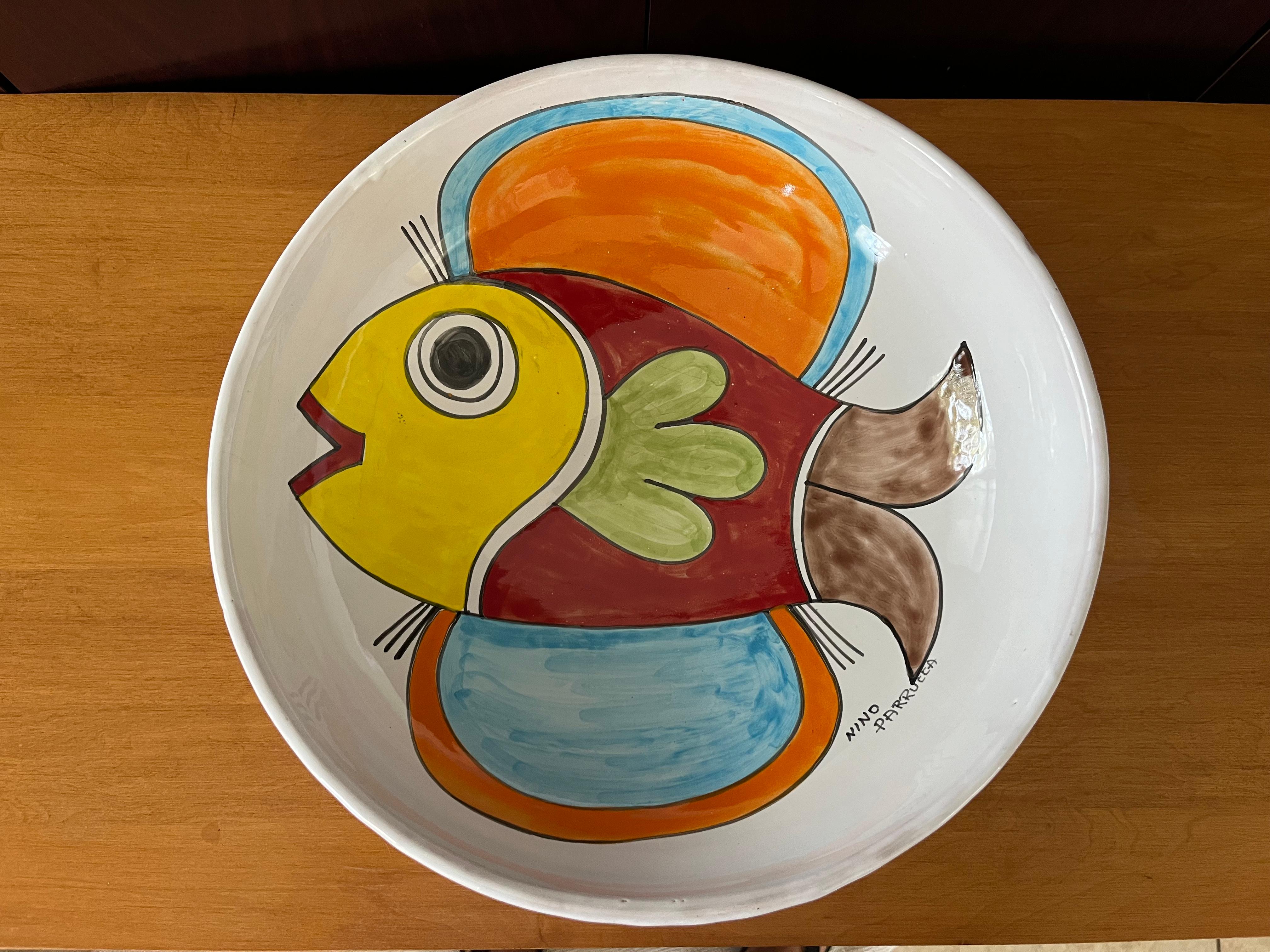 Cuenco de cerámica decorativa pintado a mano por Nino Parrucca Firmado y numerado en venta 1