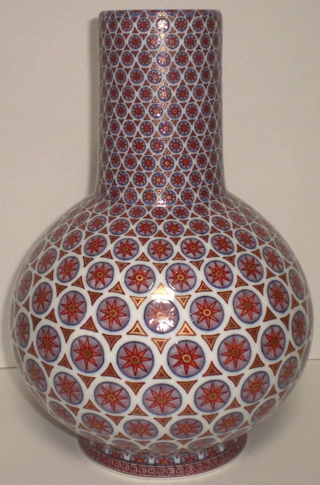Large Japanese Hand-Painted Imari Porcelain Vase by Master Artist, circa 2005 6
