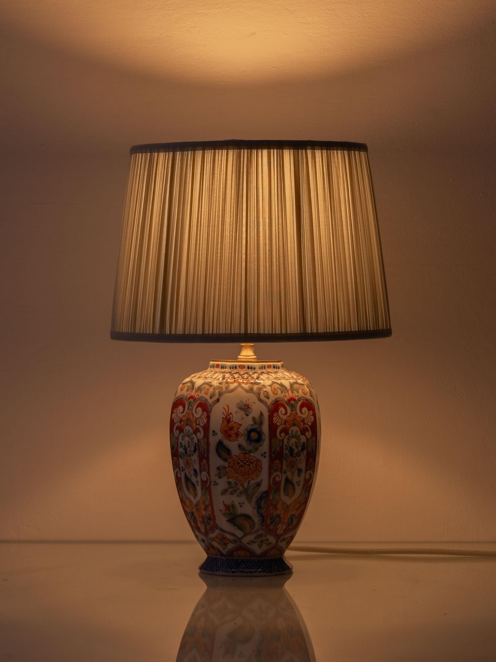 Hand-Painted Delft-Style Ceramic Table Lamp by Altena and Krooyenga Makkum For Sale 4