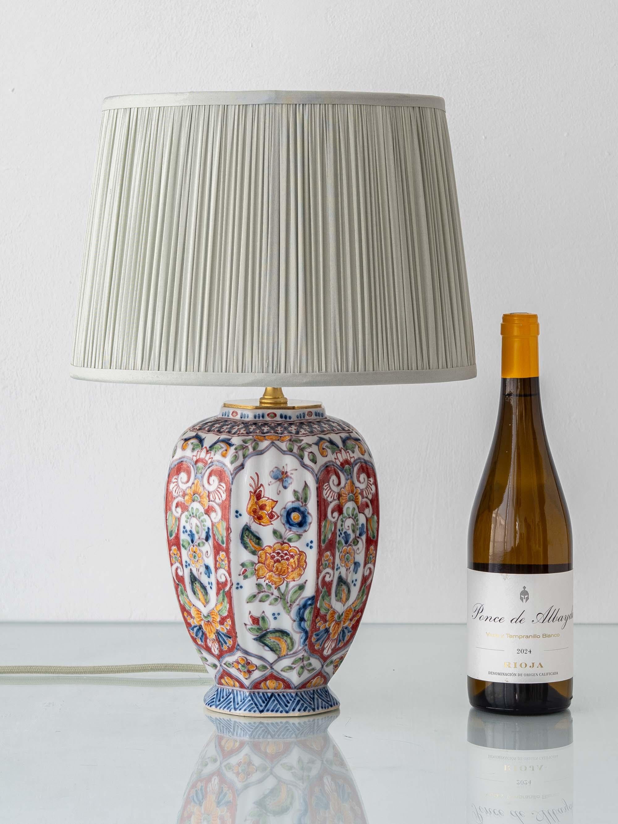 Chinoiserie Hand-Painted Delft-Style Ceramic Table Lamp by Altena and Krooyenga Makkum For Sale