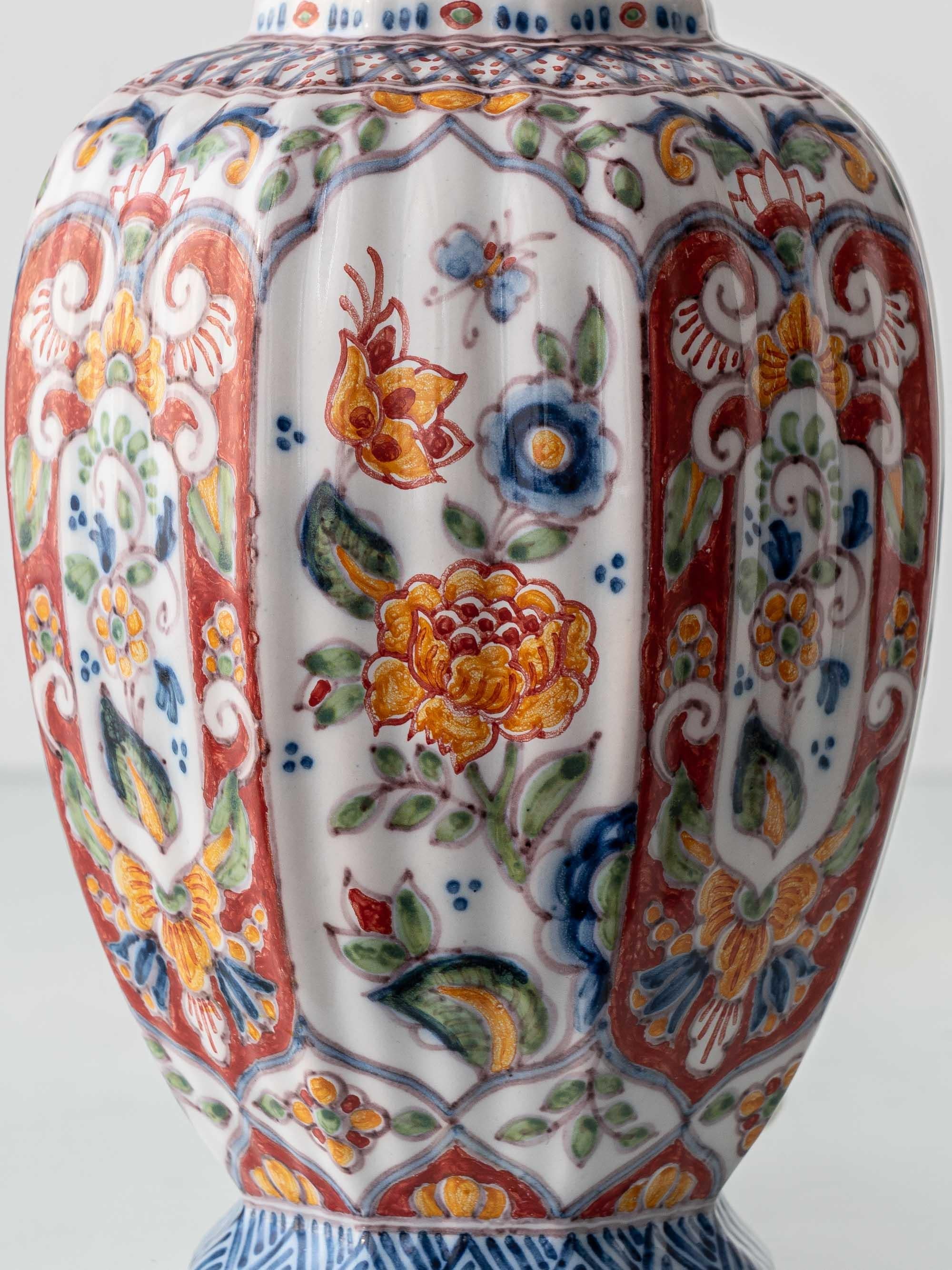 Dutch Hand-Painted Delft-Style Ceramic Table Lamp by Altena and Krooyenga Makkum For Sale