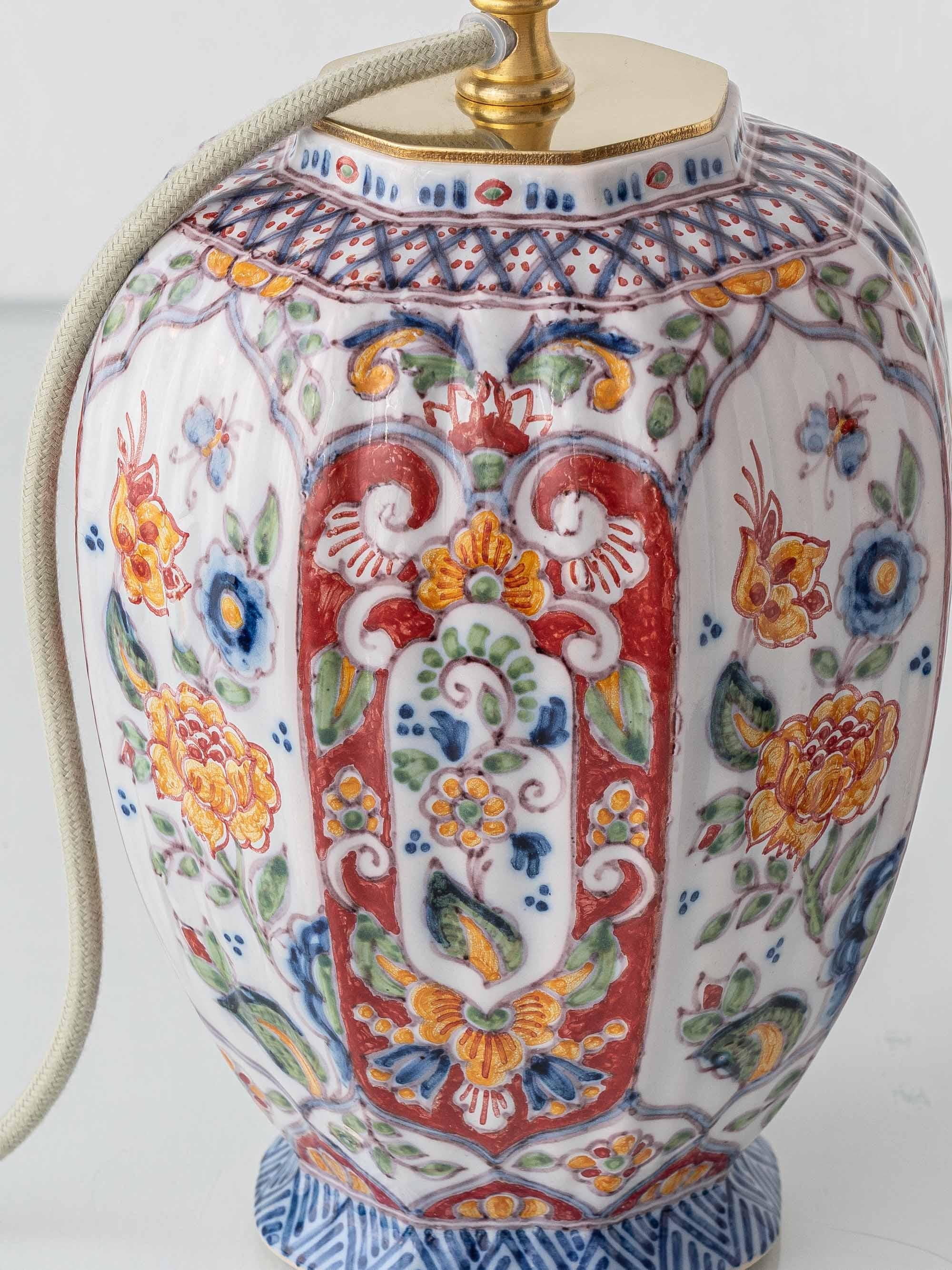 20th Century Hand-Painted Delft-Style Ceramic Table Lamp by Altena and Krooyenga Makkum For Sale