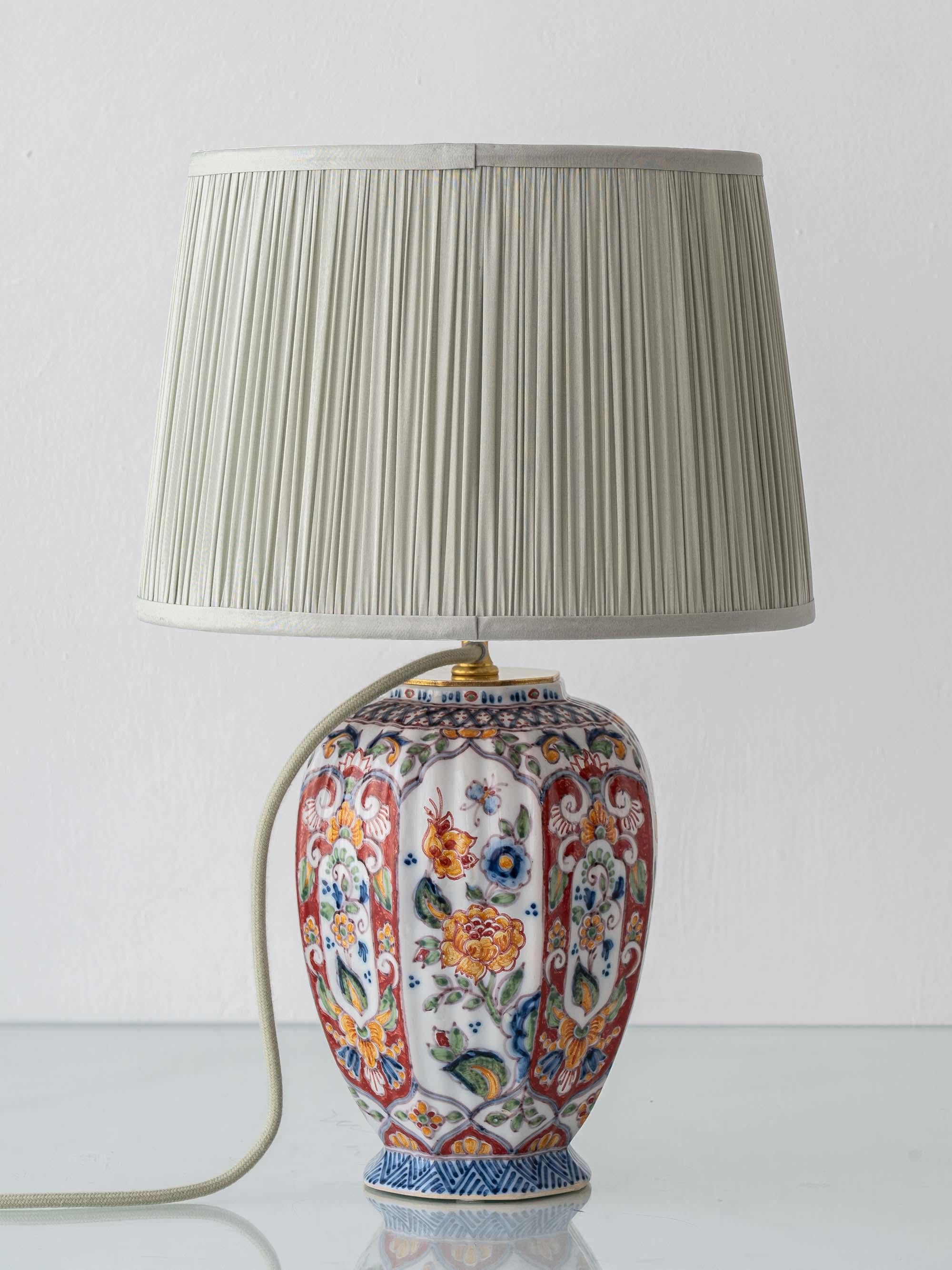 Brass Hand-Painted Delft-Style Ceramic Table Lamp by Altena and Krooyenga Makkum For Sale