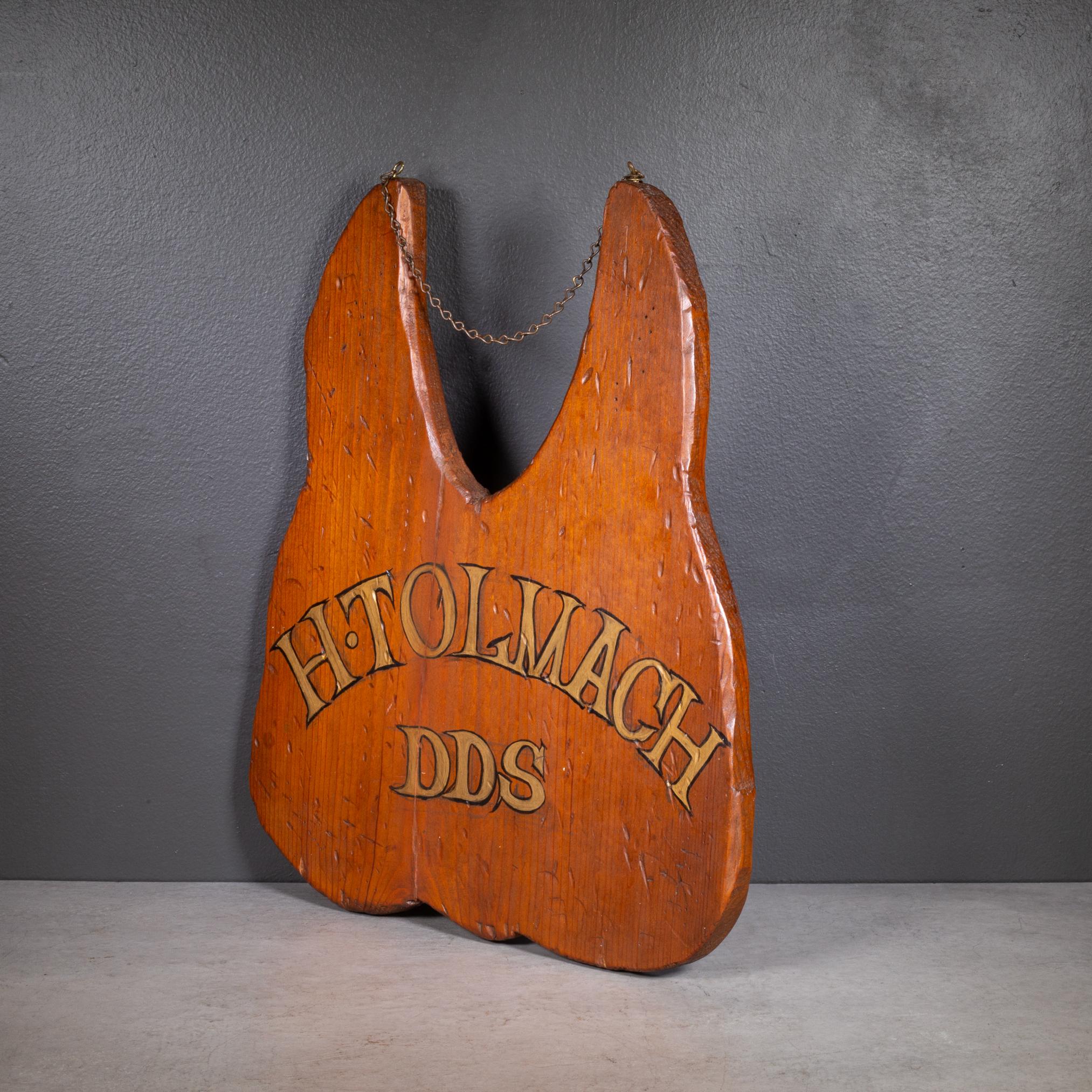 À PROPOS DE

Enseigne commerciale en bois simple face pour les dents de dentistes, avec lettres dorées et noires. Peint et sculpté à la main. 

Représenté avec un modèle manuel grandeur nature pour l'échelle. 

    CREATEUR Inconnu. 
    DATE DE