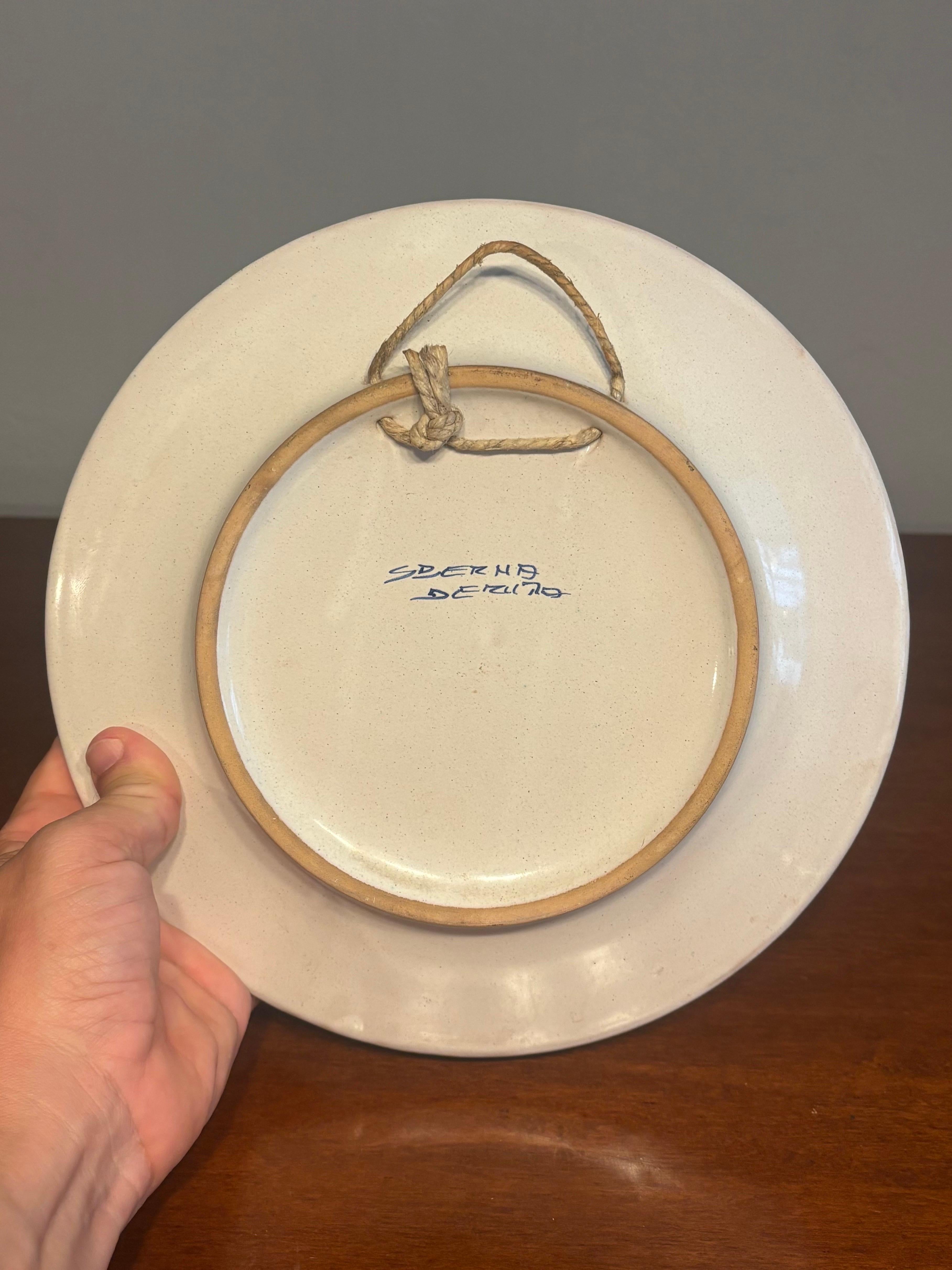 Plaque murale Deruta peinte à la main avec armoiries héraldiques Bon état - En vente à Delray Beach, FL