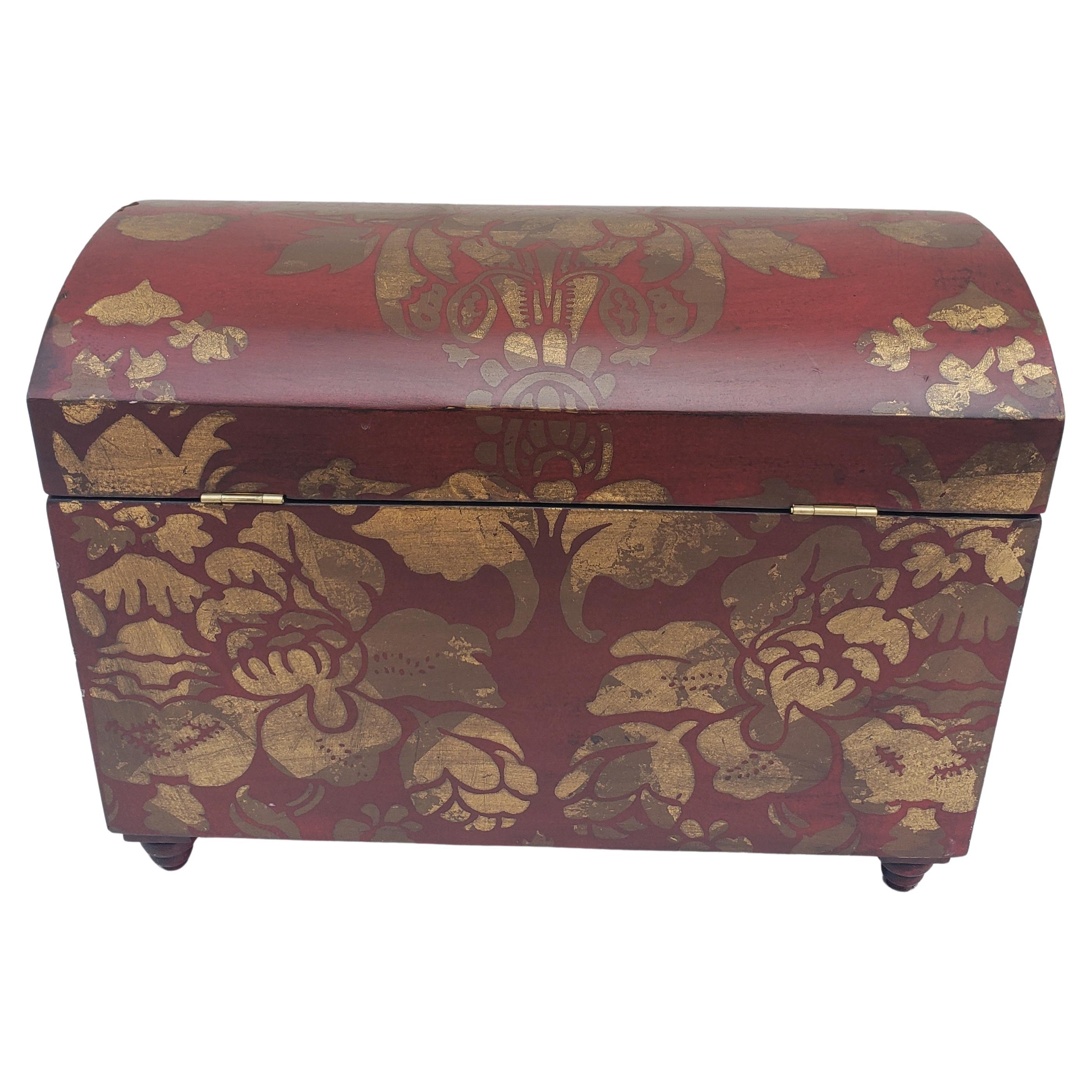 Hand-Painted Dome Top Wood and Brass Decorative Chest In Good Condition For Sale In Germantown, MD