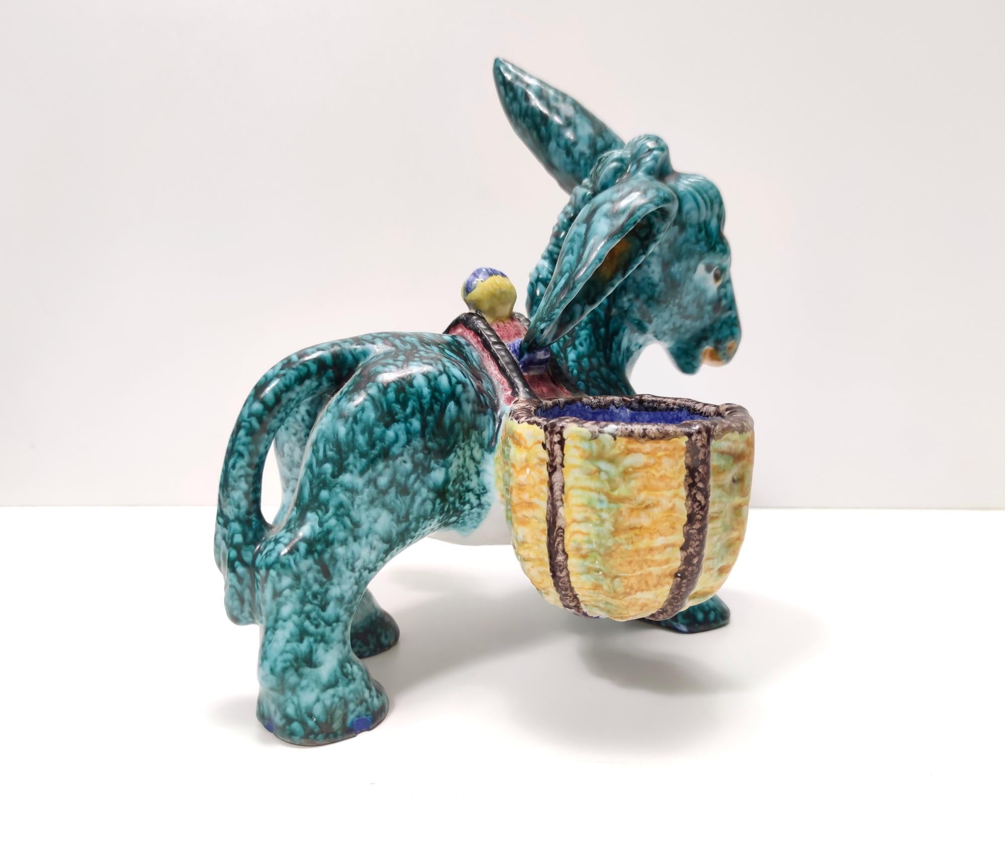Handbemalter figuraler Donkey-Tisch aus Steingut mit Salzkeller und Pfeffermühle aus Steingut, Italien im Angebot 5
