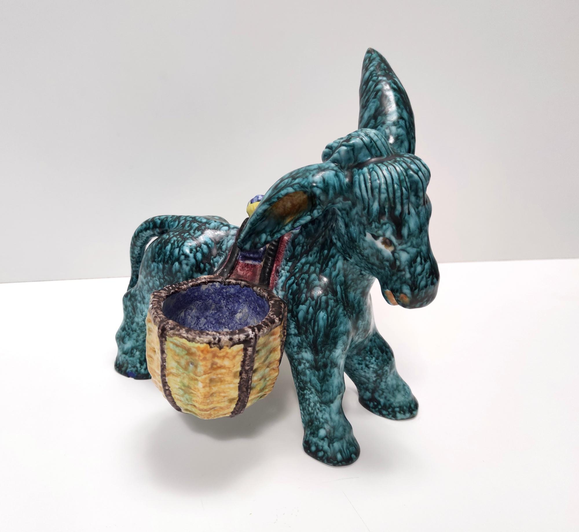 Handbemalter figuraler Donkey-Tisch aus Steingut mit Salzkeller und Pfeffermühle aus Steingut, Italien (Postmoderne) im Angebot