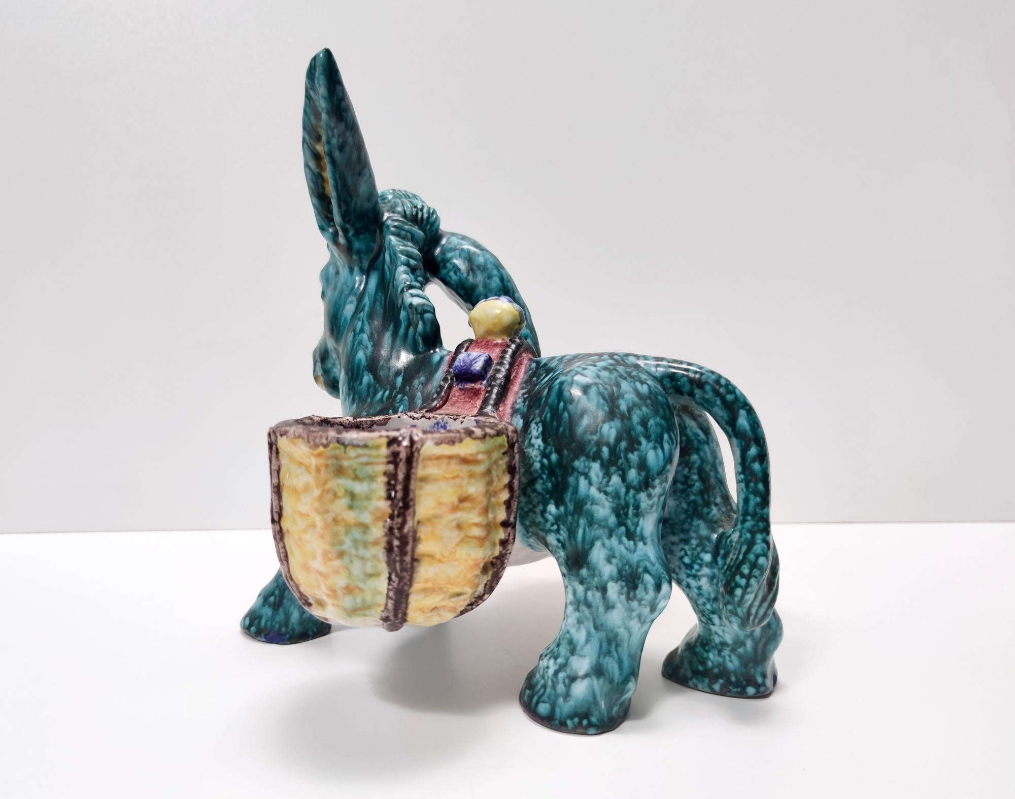 Handbemalter figuraler Donkey-Tisch aus Steingut mit Salzkeller und Pfeffermühle aus Steingut, Italien im Angebot 2
