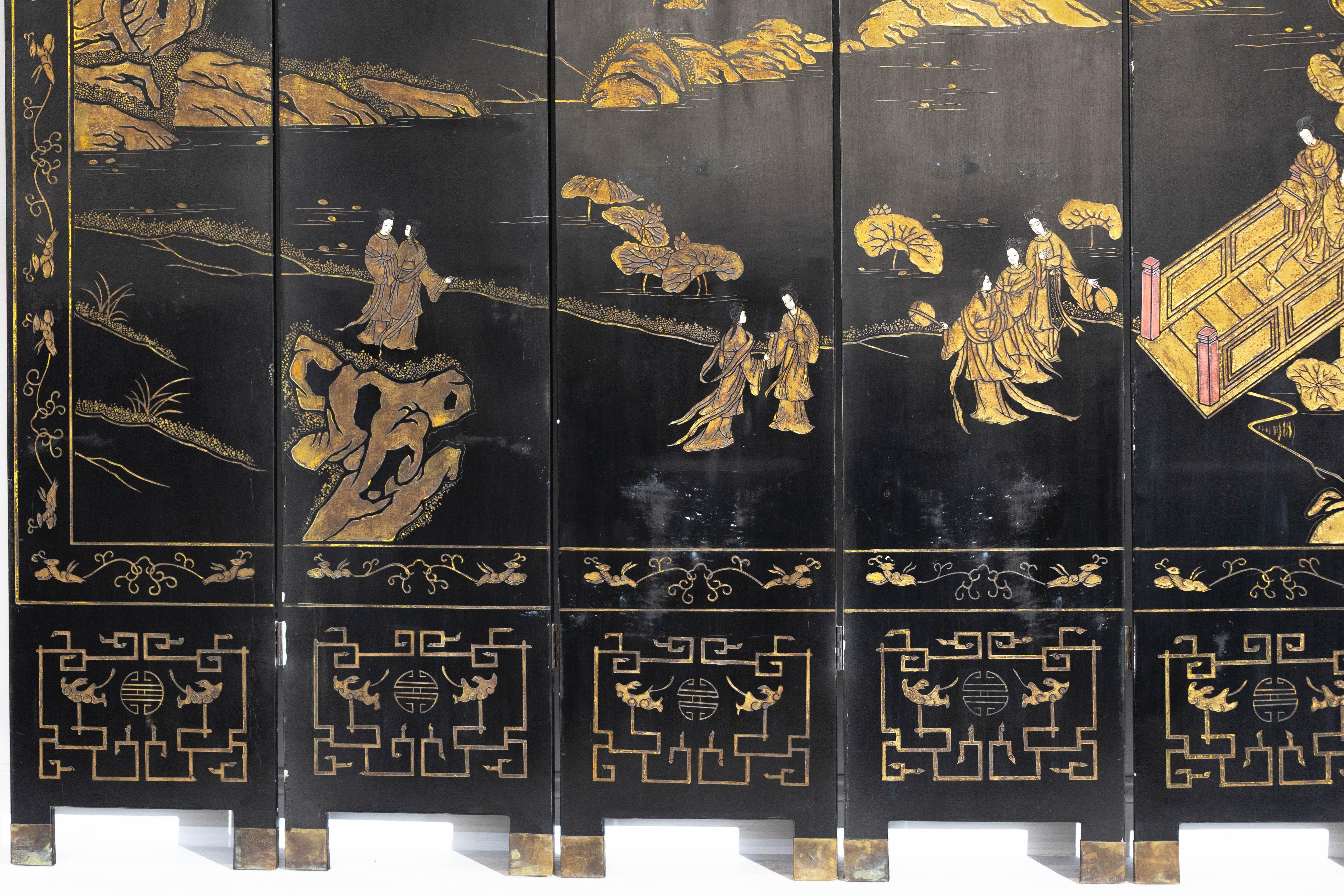 Hand-Painted Eight-Panel Black Lacquer Chinoiserie Screen with Gilt Court Scene For Sale 7