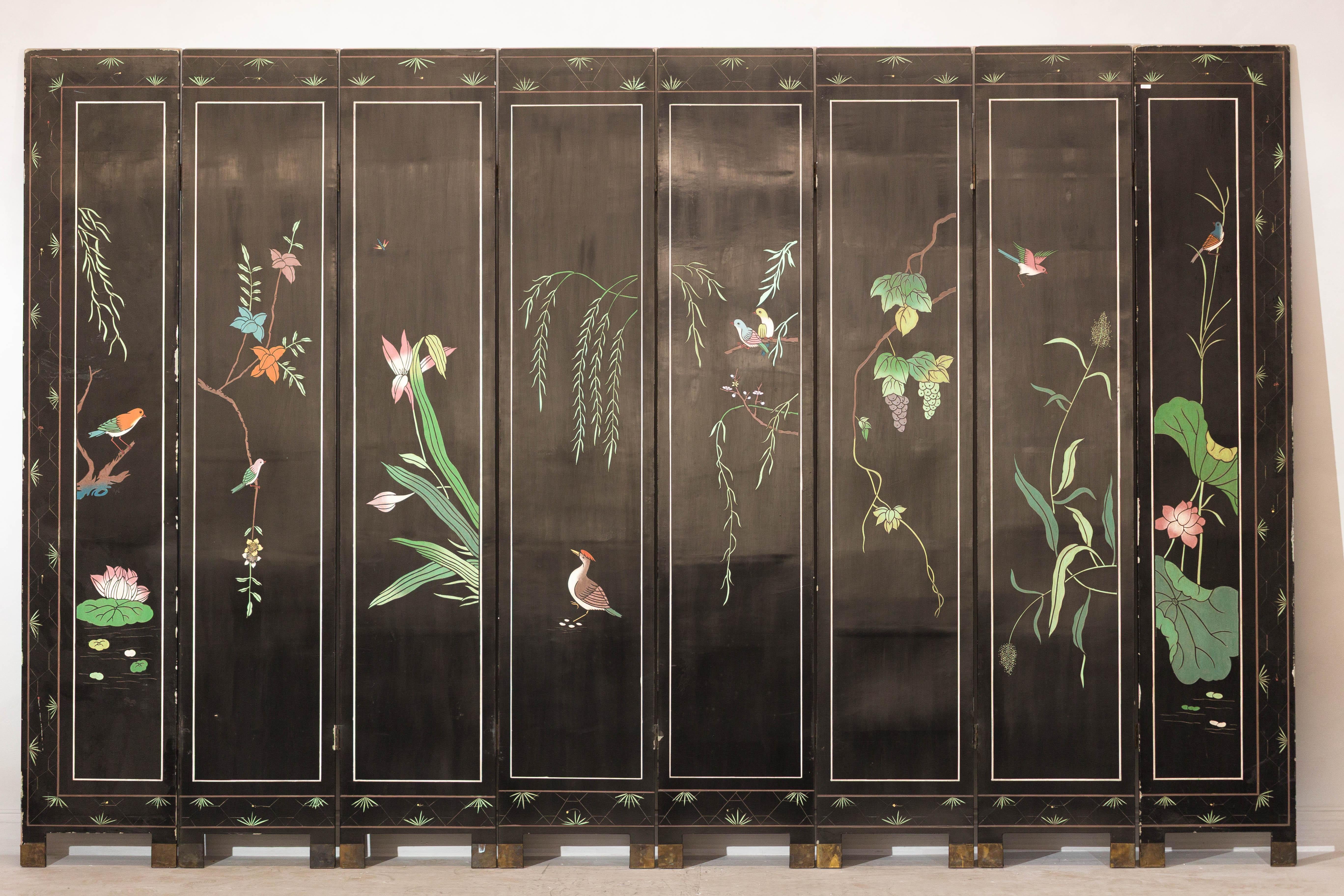 Hand-Painted Eight-Panel Black Lacquer Chinoiserie Screen with Gilt Court Scene For Sale 10