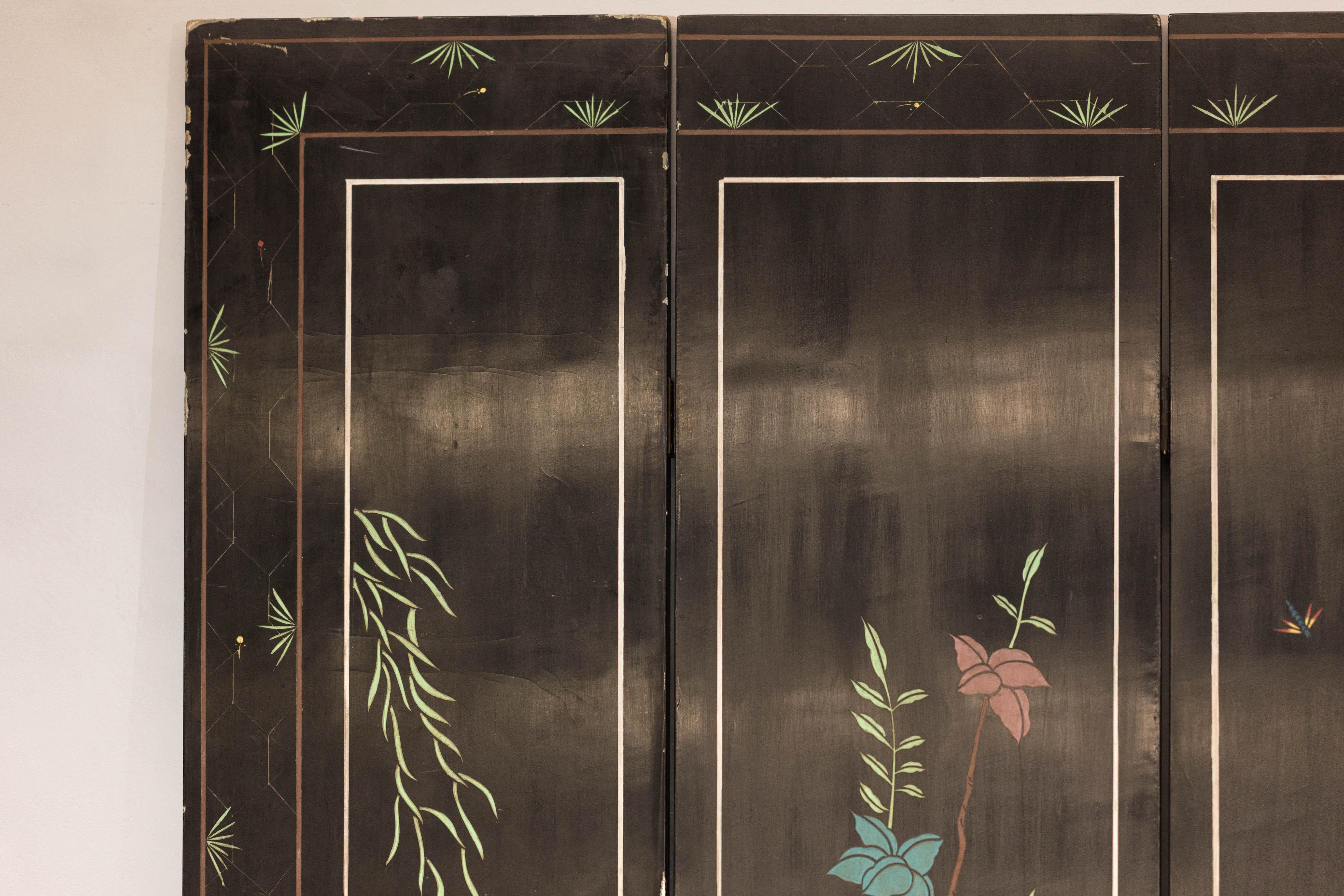 Hand-Painted Eight-Panel Black Lacquer Chinoiserie Screen with Gilt Court Scene For Sale 11