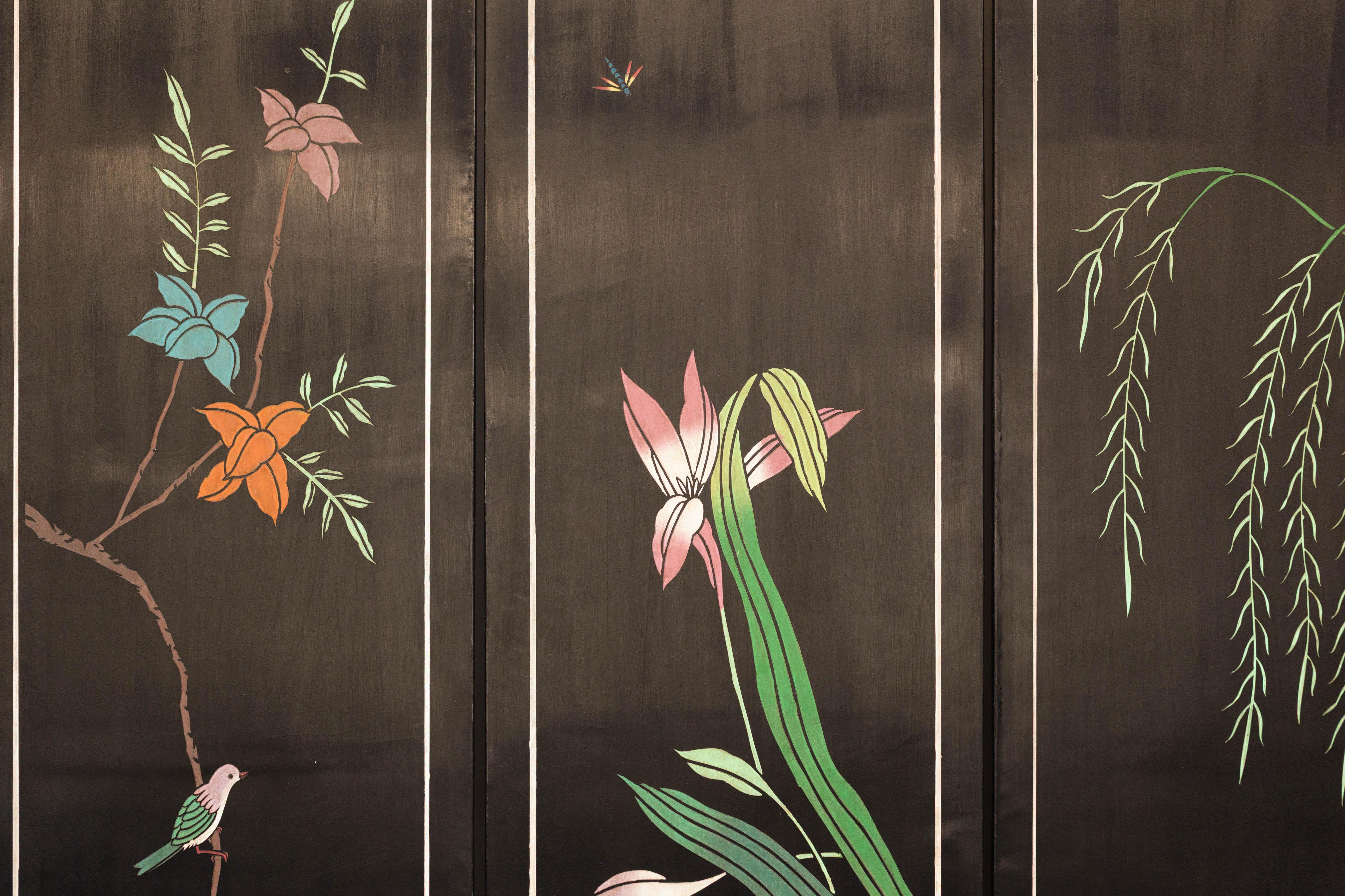 Hand-Painted Eight-Panel Black Lacquer Chinoiserie Screen with Gilt Court Scene For Sale 12