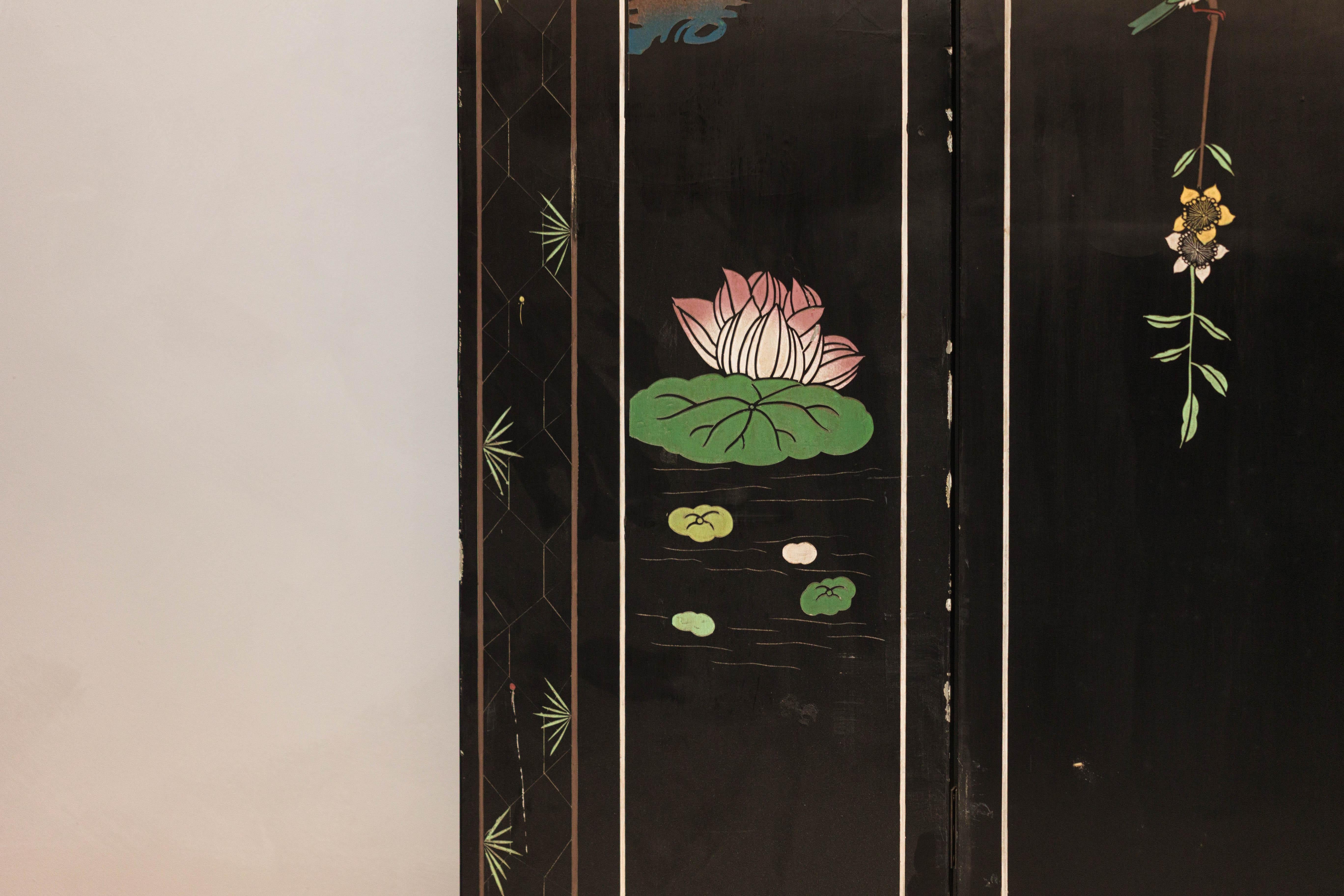 Hand-Painted Eight-Panel Black Lacquer Chinoiserie Screen with Gilt Court Scene For Sale 13