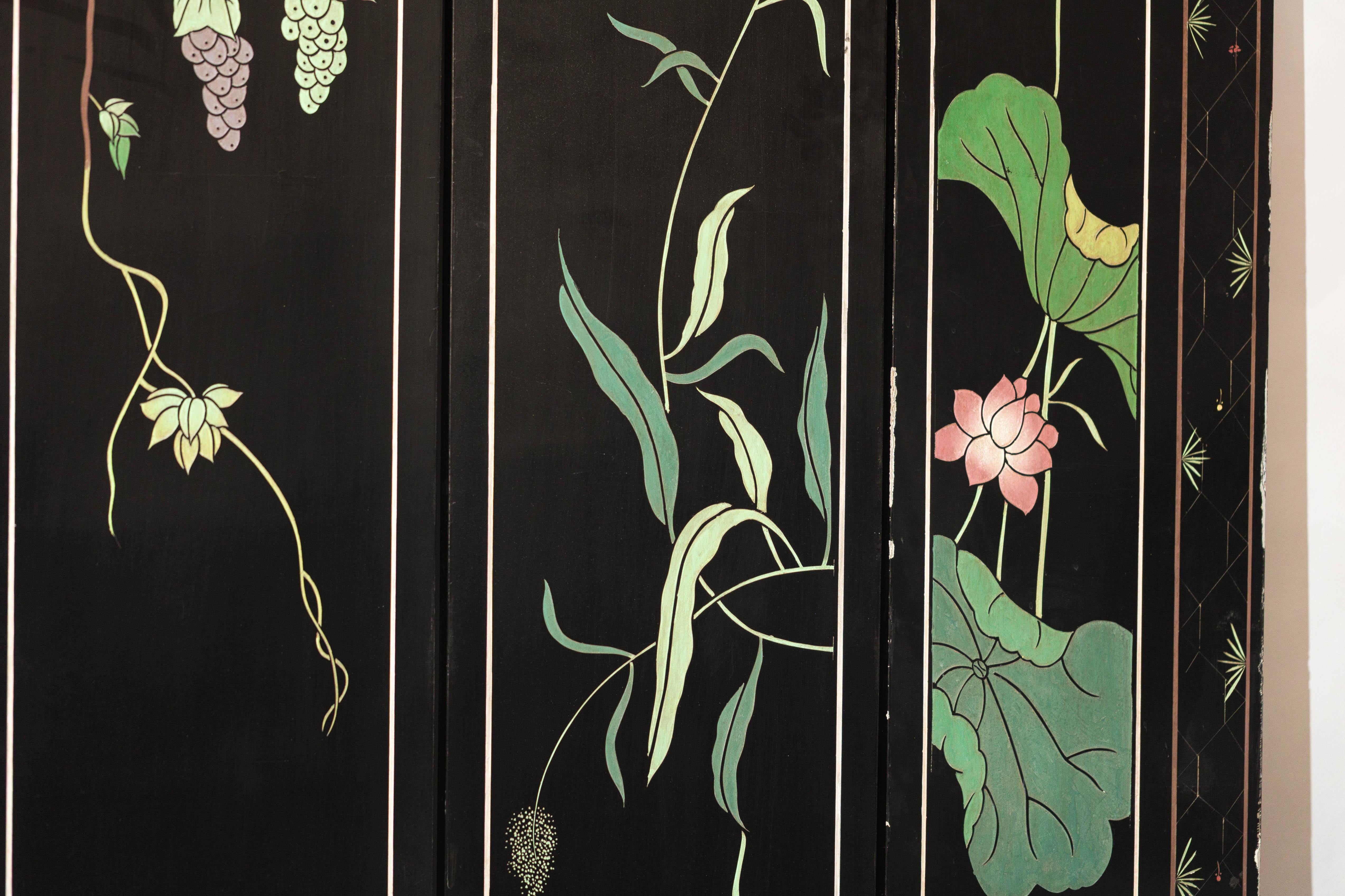 Hand-Painted Eight-Panel Black Lacquer Chinoiserie Screen with Gilt Court Scene For Sale 14
