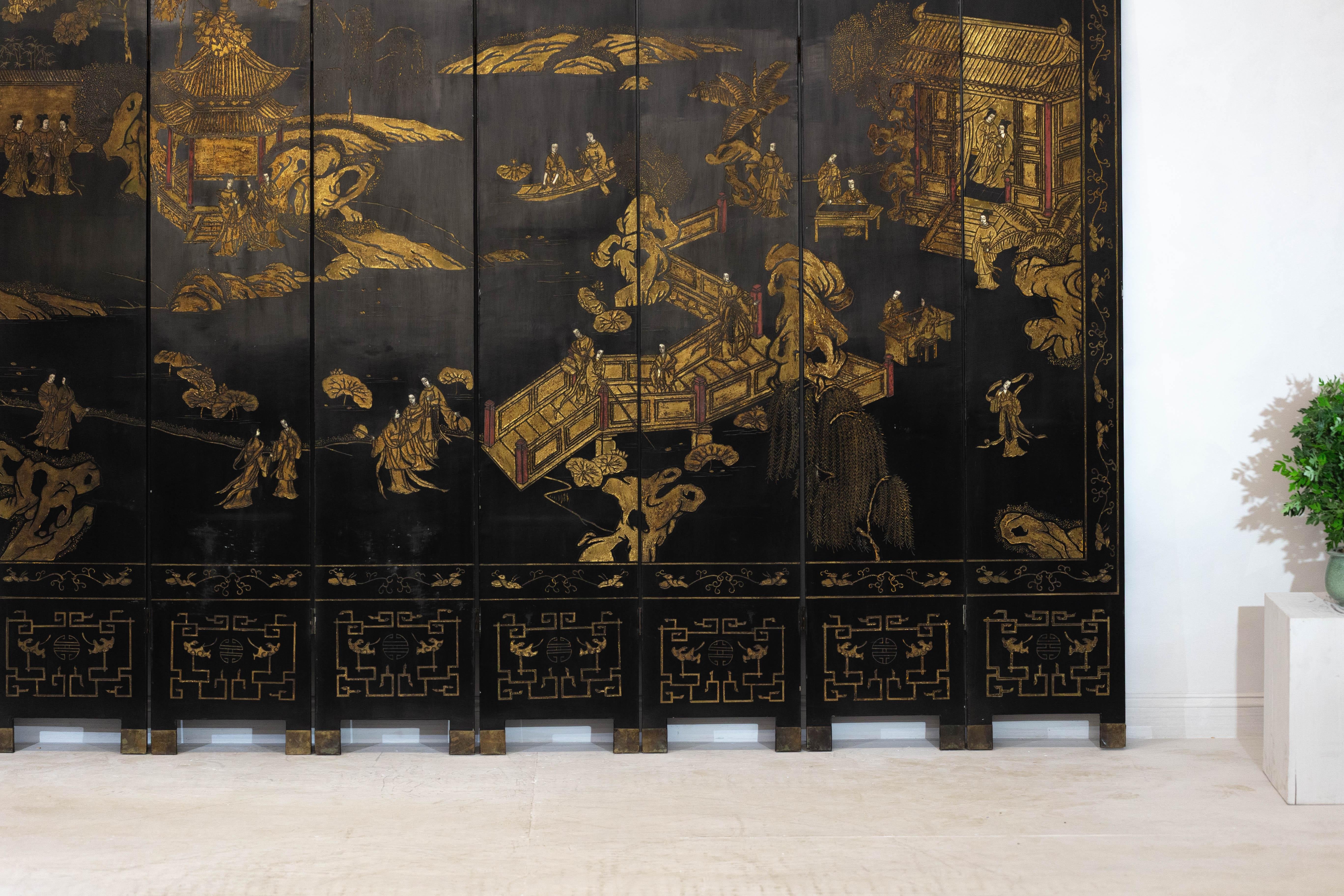 Wood Hand-Painted Eight-Panel Black Lacquer Chinoiserie Screen with Gilt Court Scene For Sale