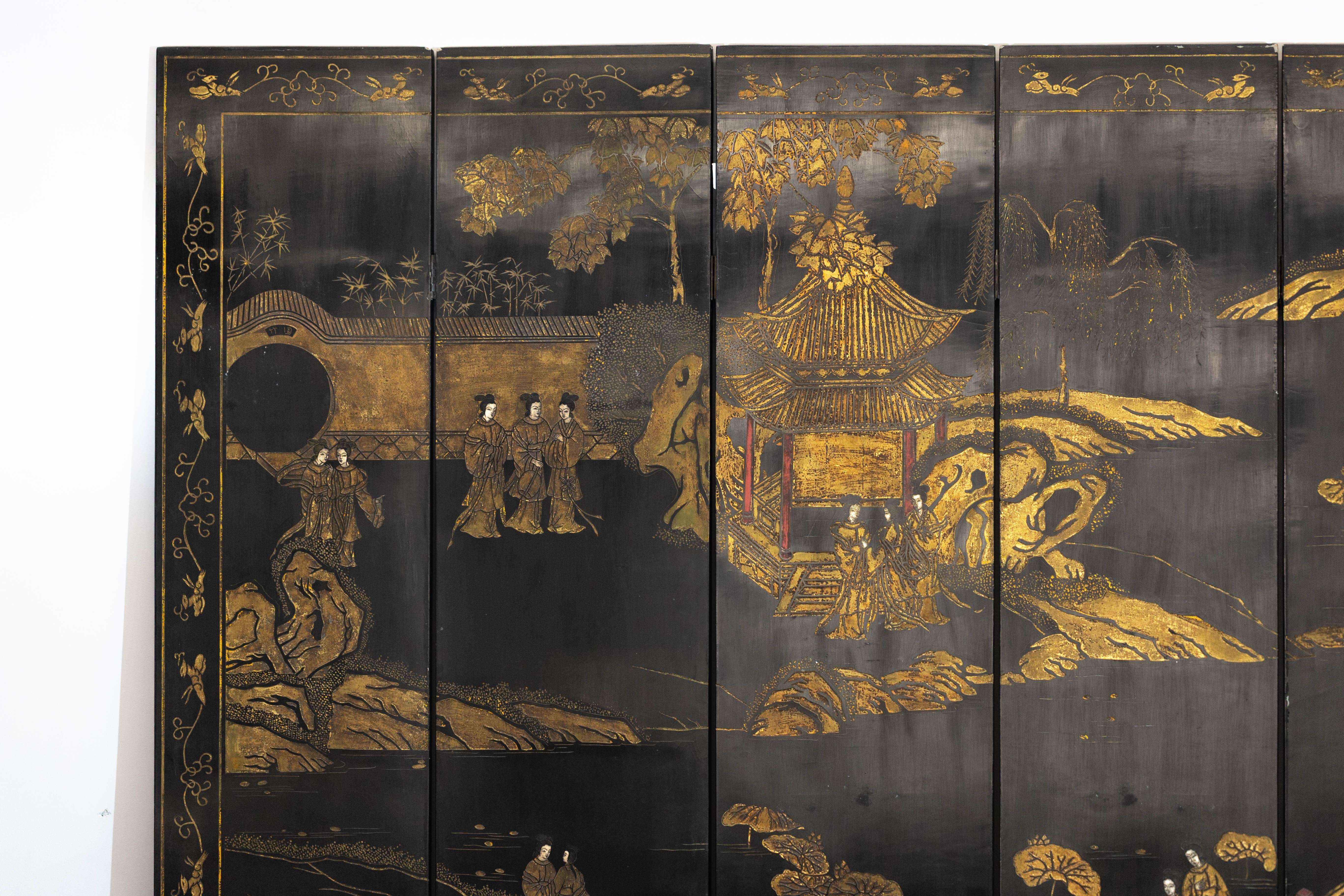 Hand-Painted Eight-Panel Black Lacquer Chinoiserie Screen with Gilt Court Scene For Sale 2