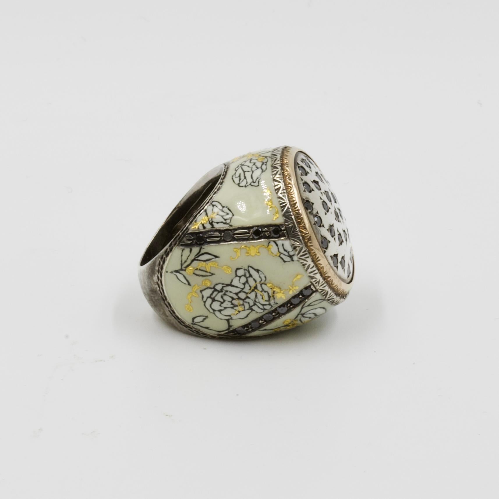 Women's Hand-painted Erotic Scene Silver Gold and Black Diamonds Cocktail Ring For Sale