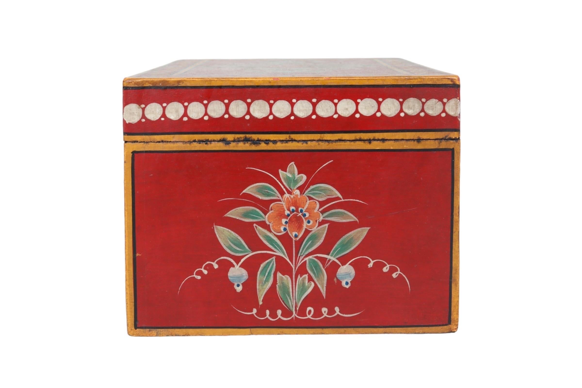 Caja de Baratijas Floral Roja Pintada a Mano en venta 1