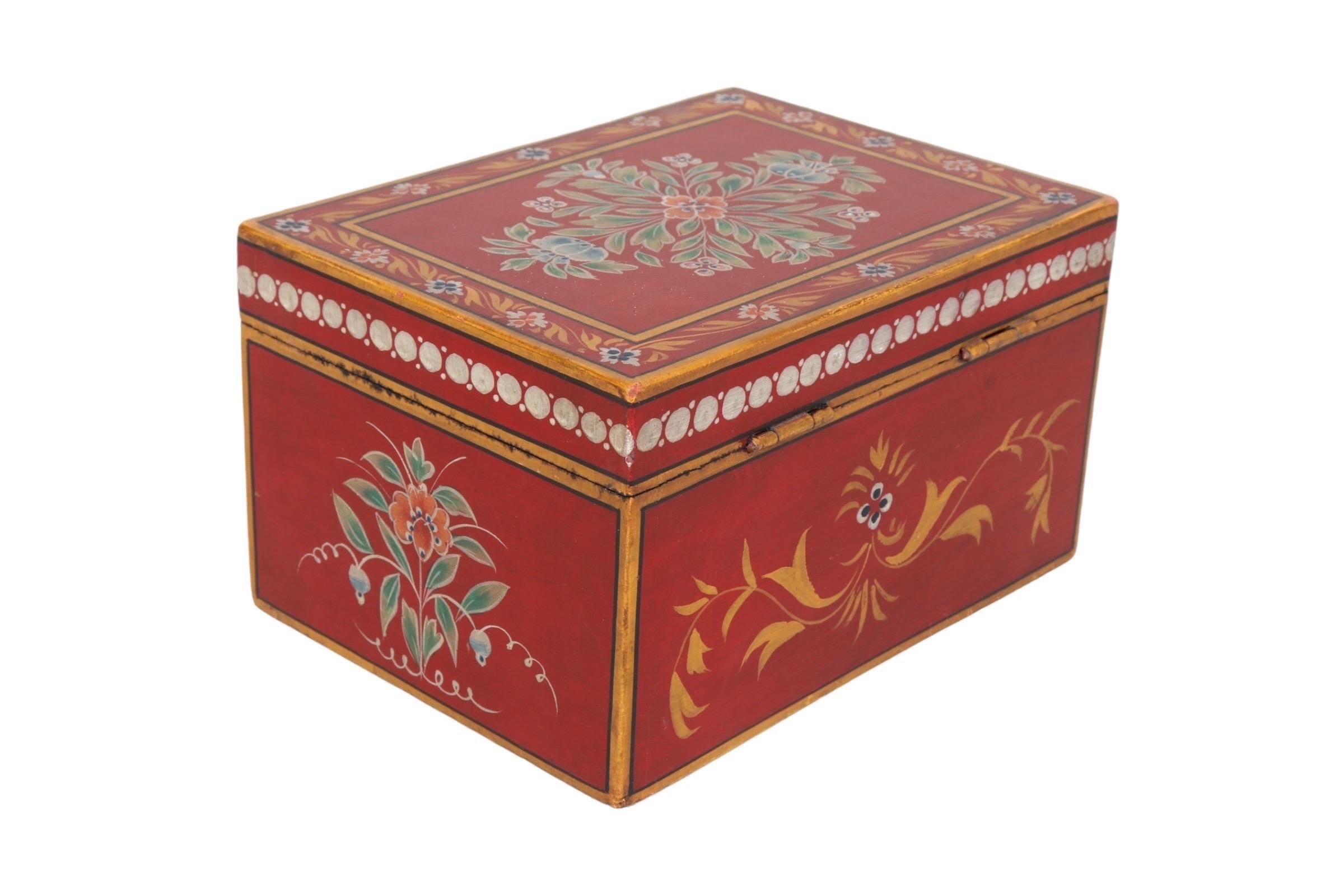 Caja de Baratijas Floral Roja Pintada a Mano en venta 2