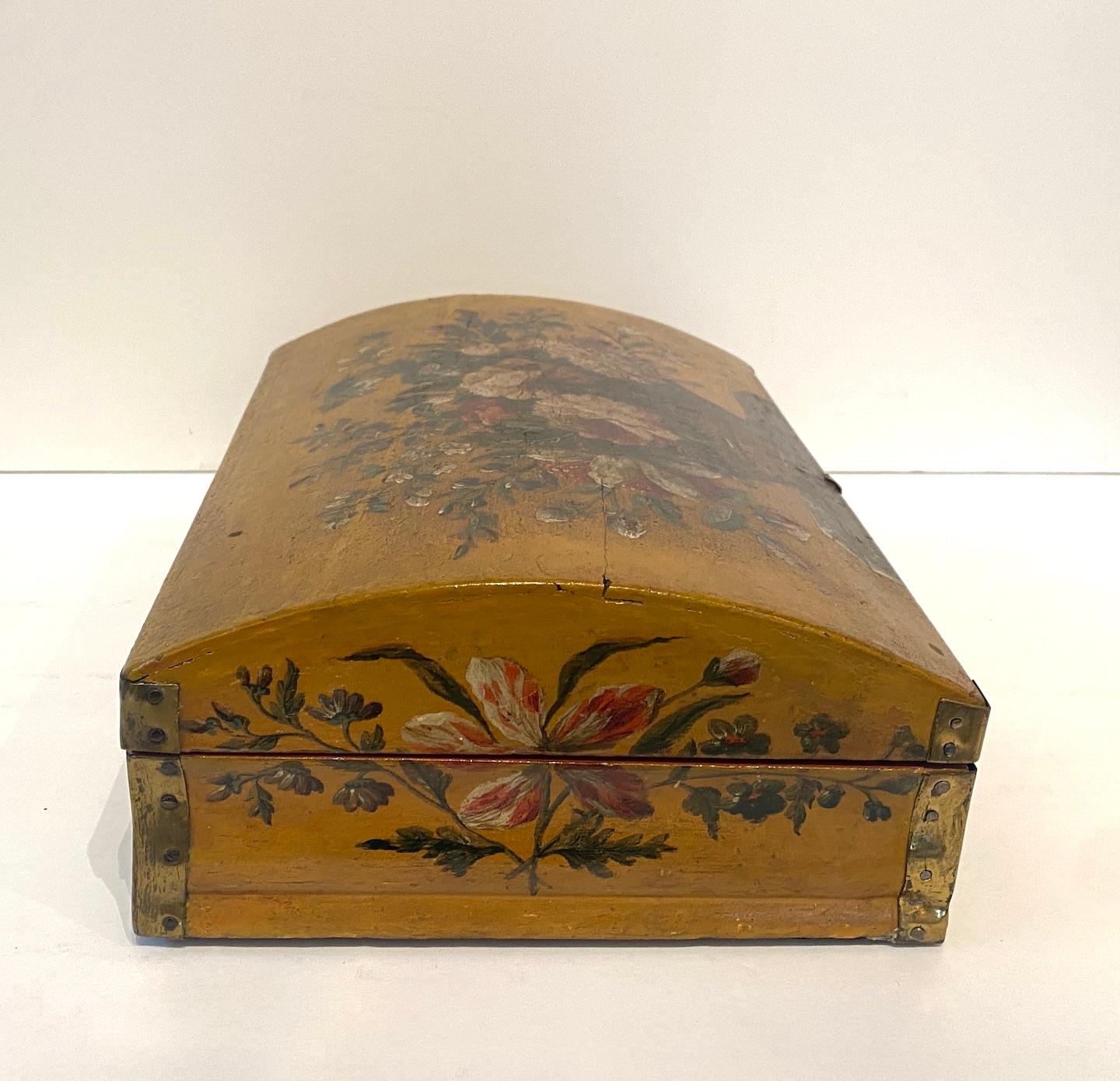 Handbemalte florale Perückenbox (Louis XV.) im Angebot